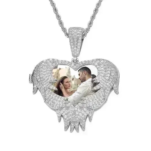 LoveShell™ – Custom Clamshell Heart Photo Pendant | Iced Out Zircon - Femstylo