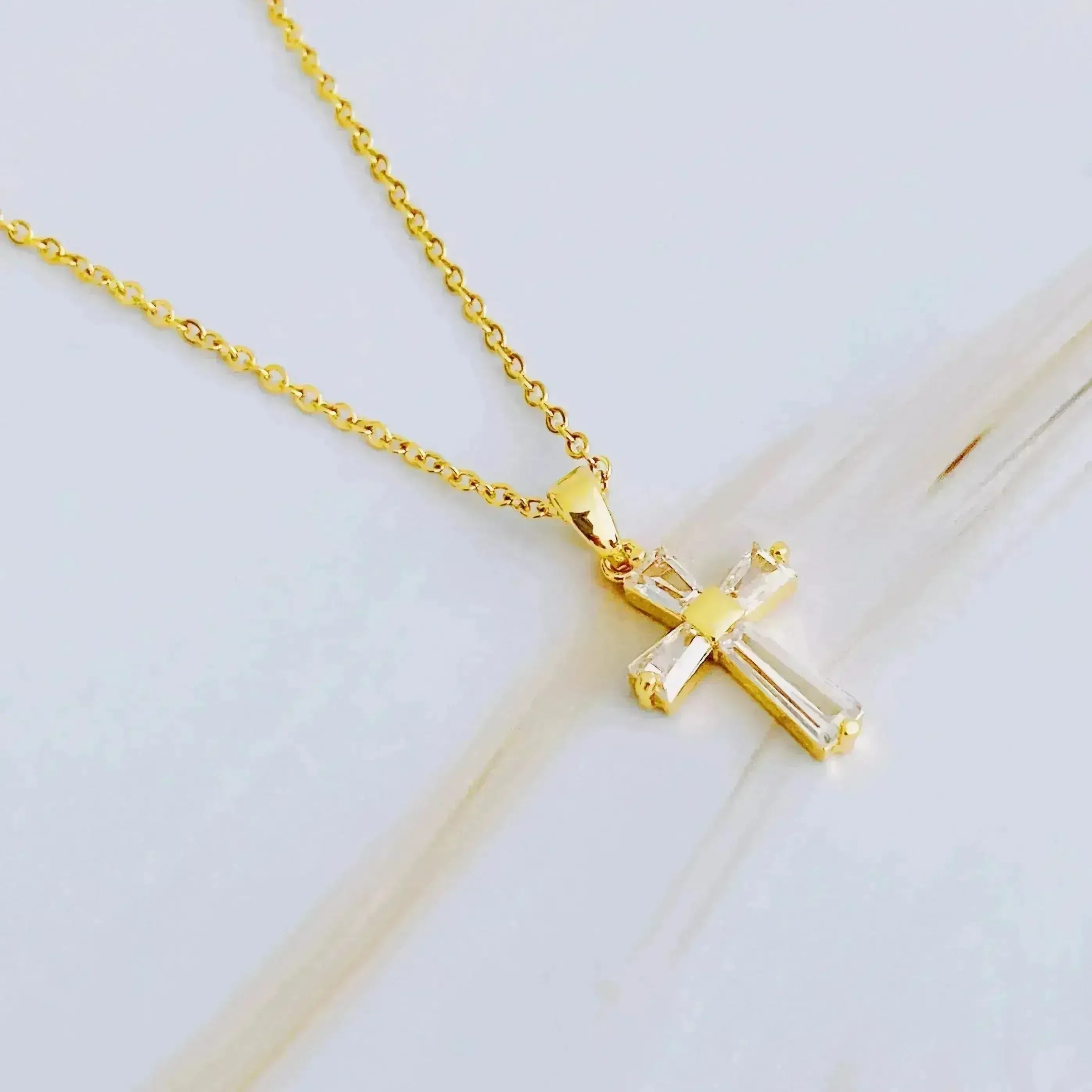 Crystal Cross Necklace – Elegant 18k Gold Plated Pendant | Timeless Style - Femstylo