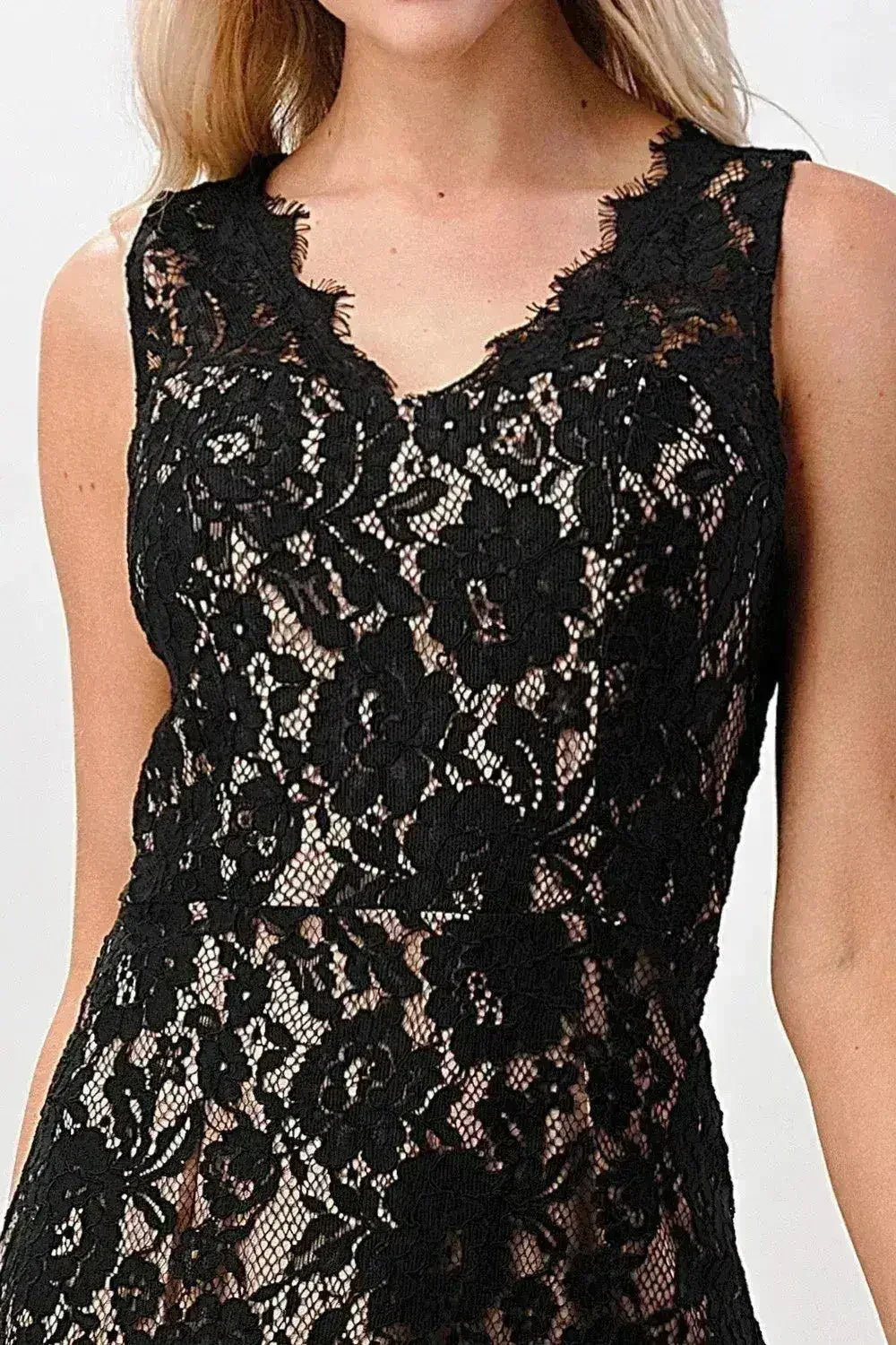 Sleeveless Lace Overlay Dress with Scalloped Edges - Femstylo