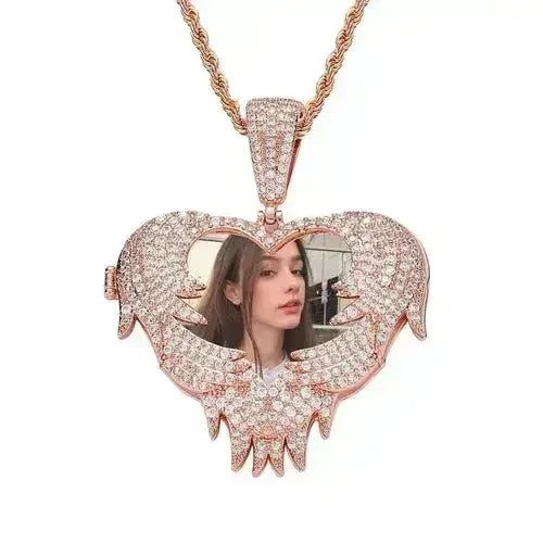 LoveShell™ – Custom Clamshell Heart Photo Pendant | Iced Out Zircon - Femstylo