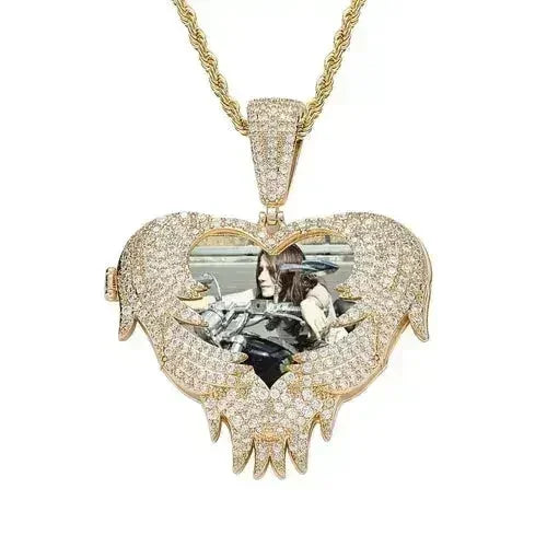 LoveShell™ – Custom Clamshell Heart Photo Pendant | Iced Out Zircon - Femstylo