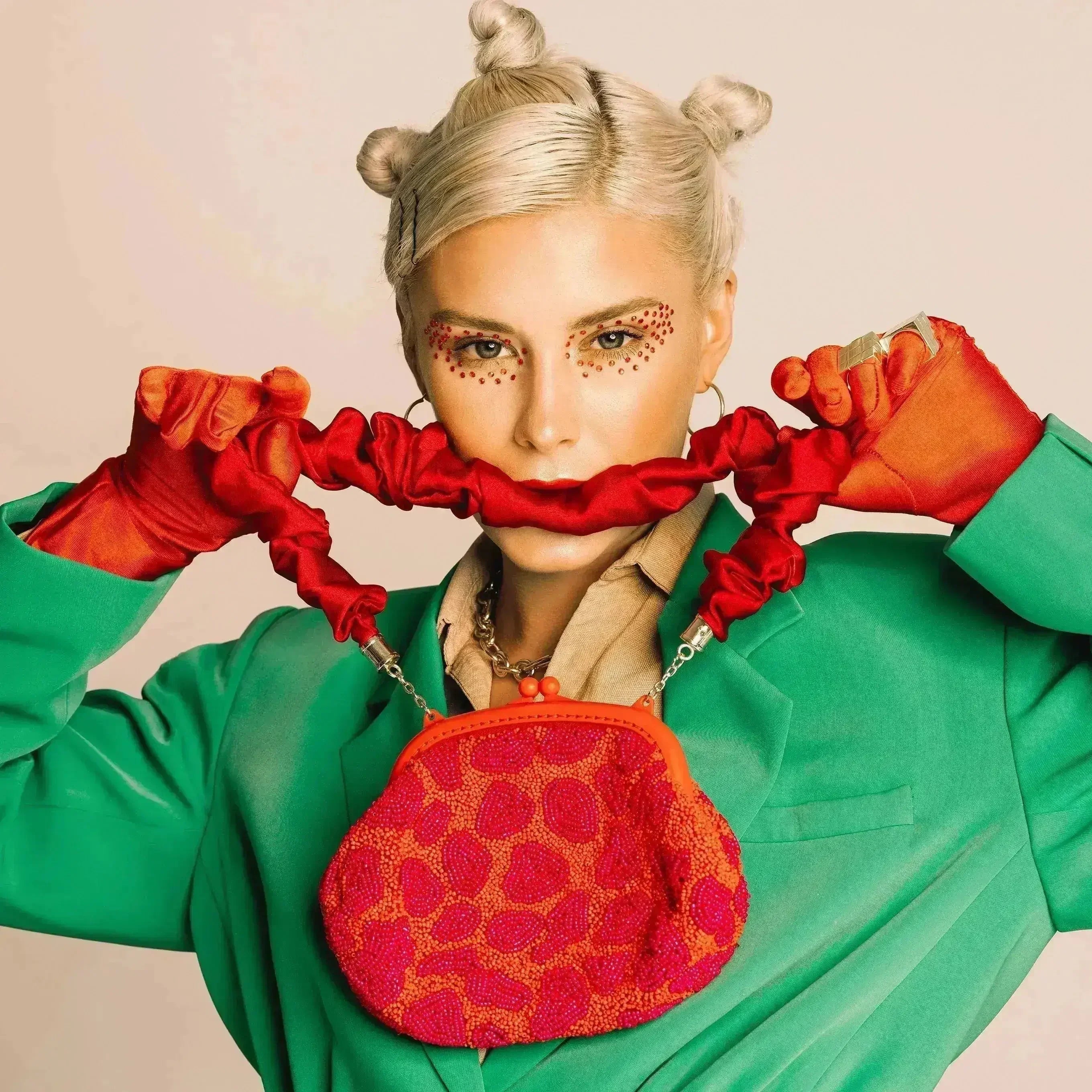 ARNOLDI JEAN Hand-beaded Clutch, in Red & Pink - Femstylo