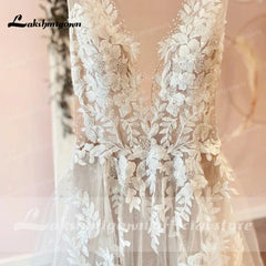 Sexy A-Line Backless Wedding Dress Customized Lace Applique Beaded Off White Tulle Wedding Gowns Trouwjurk Long Bridal Dress