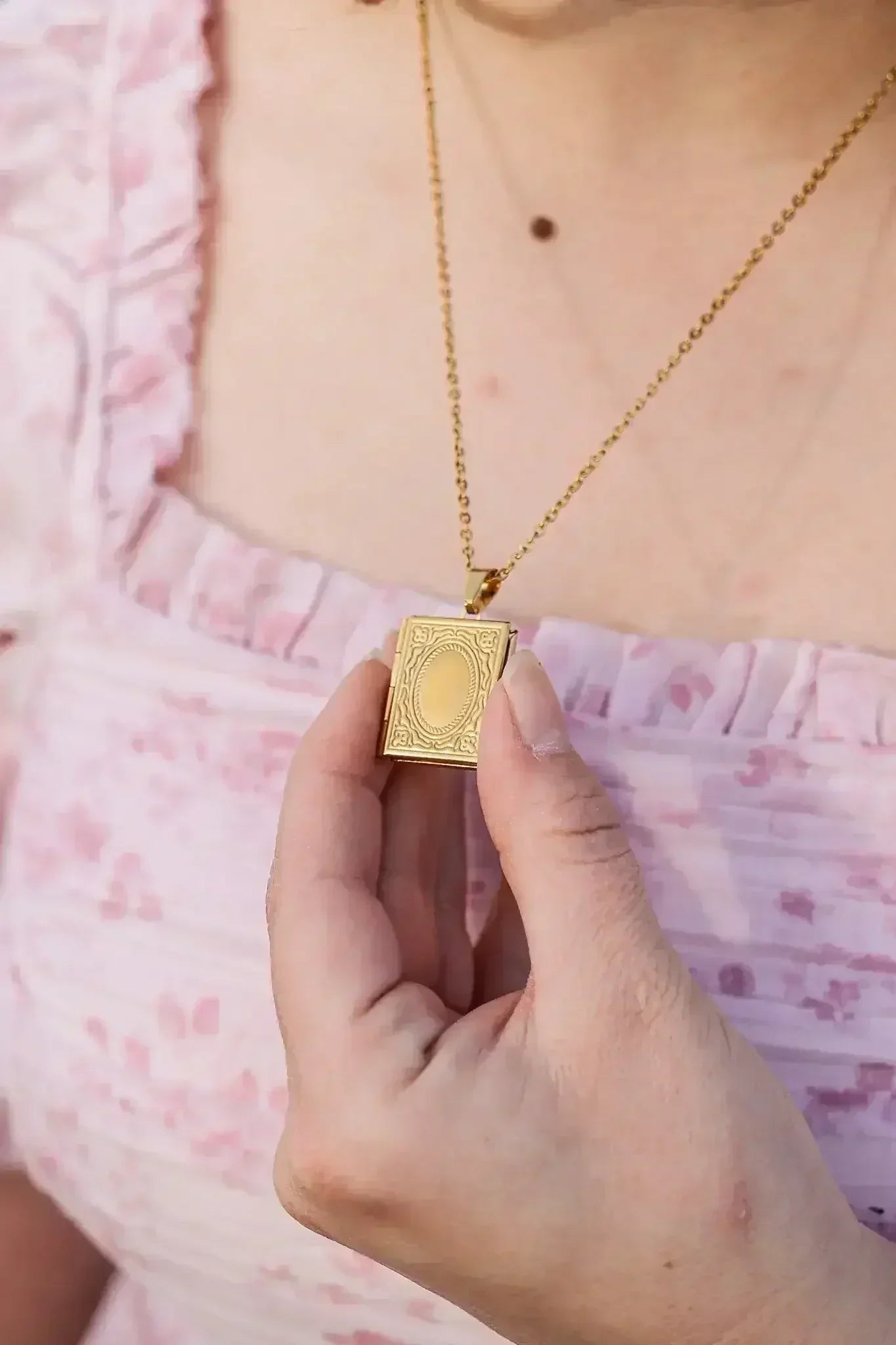 Library Locket - Femstylo