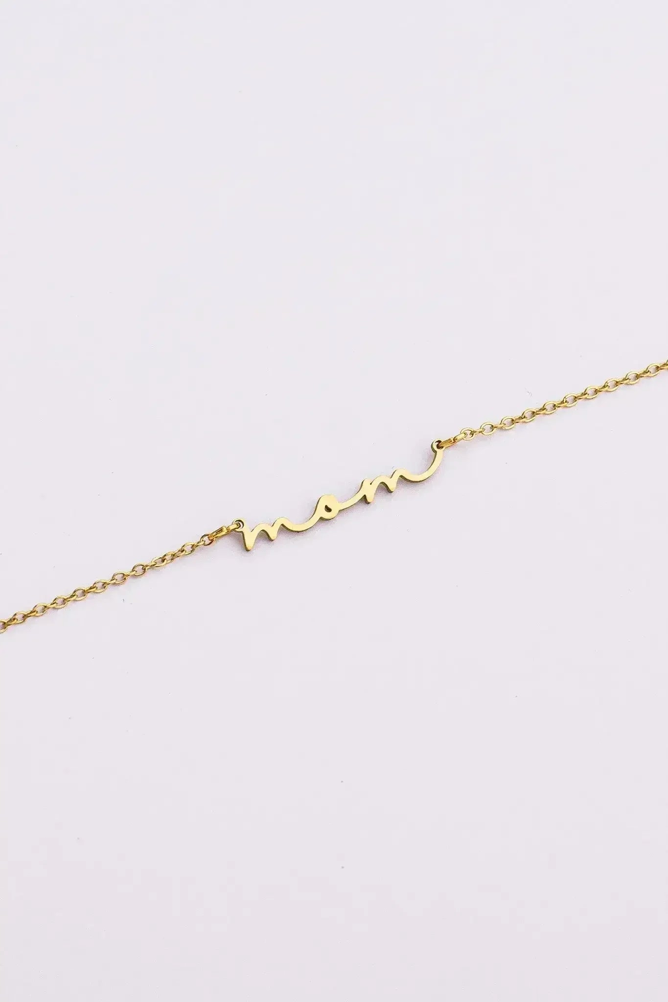 "Mom" Necklace - Femstylo