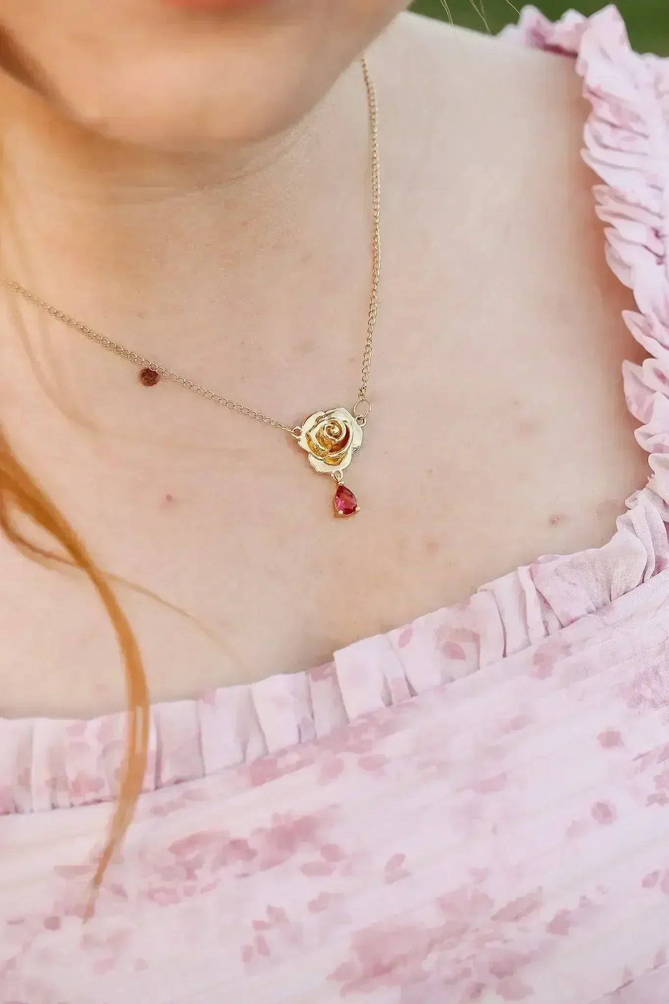 Rosa Necklace in Gold - Femstylo