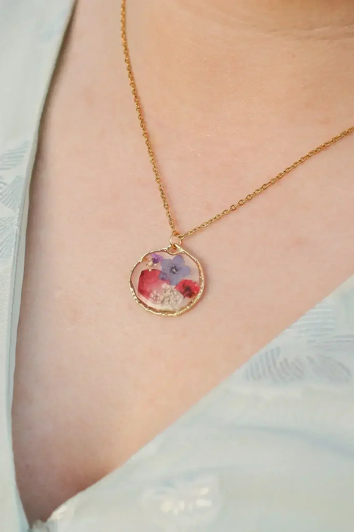 Nyla Pressed Flower Necklace in Multicolor - Femstylo