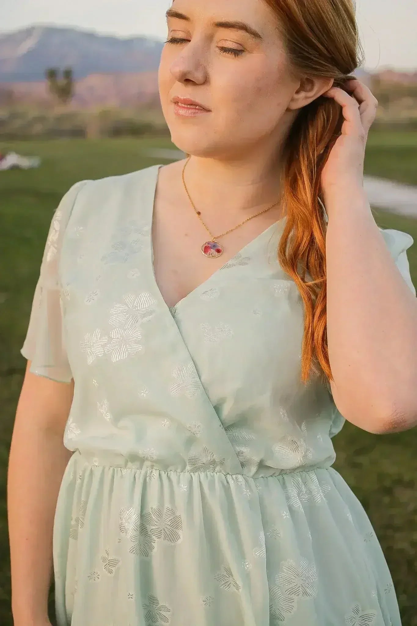 Nyla Pressed Flower Necklace in Multicolor - Femstylo