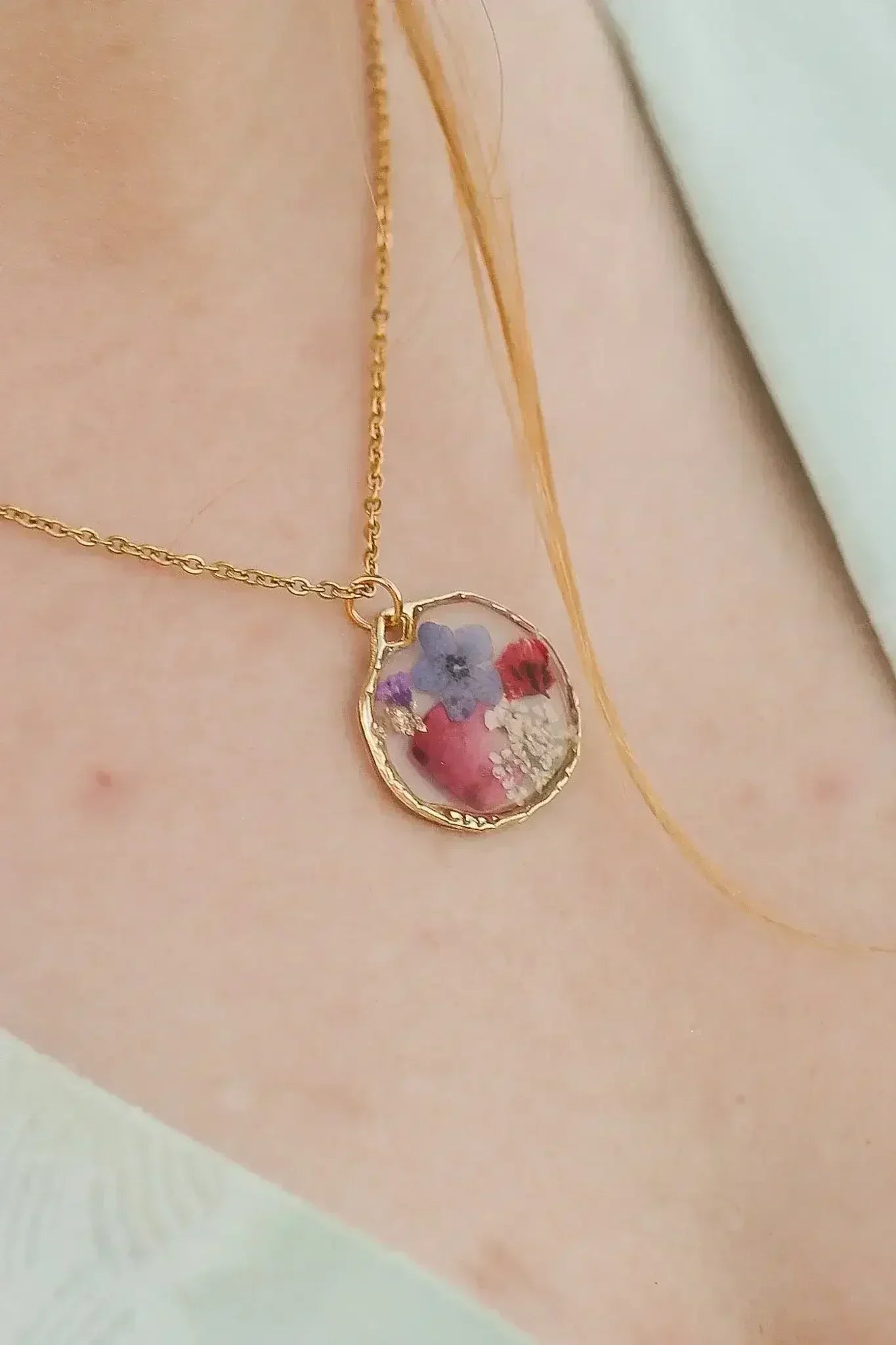 Nyla Pressed Flower Necklace in Multicolor - Femstylo