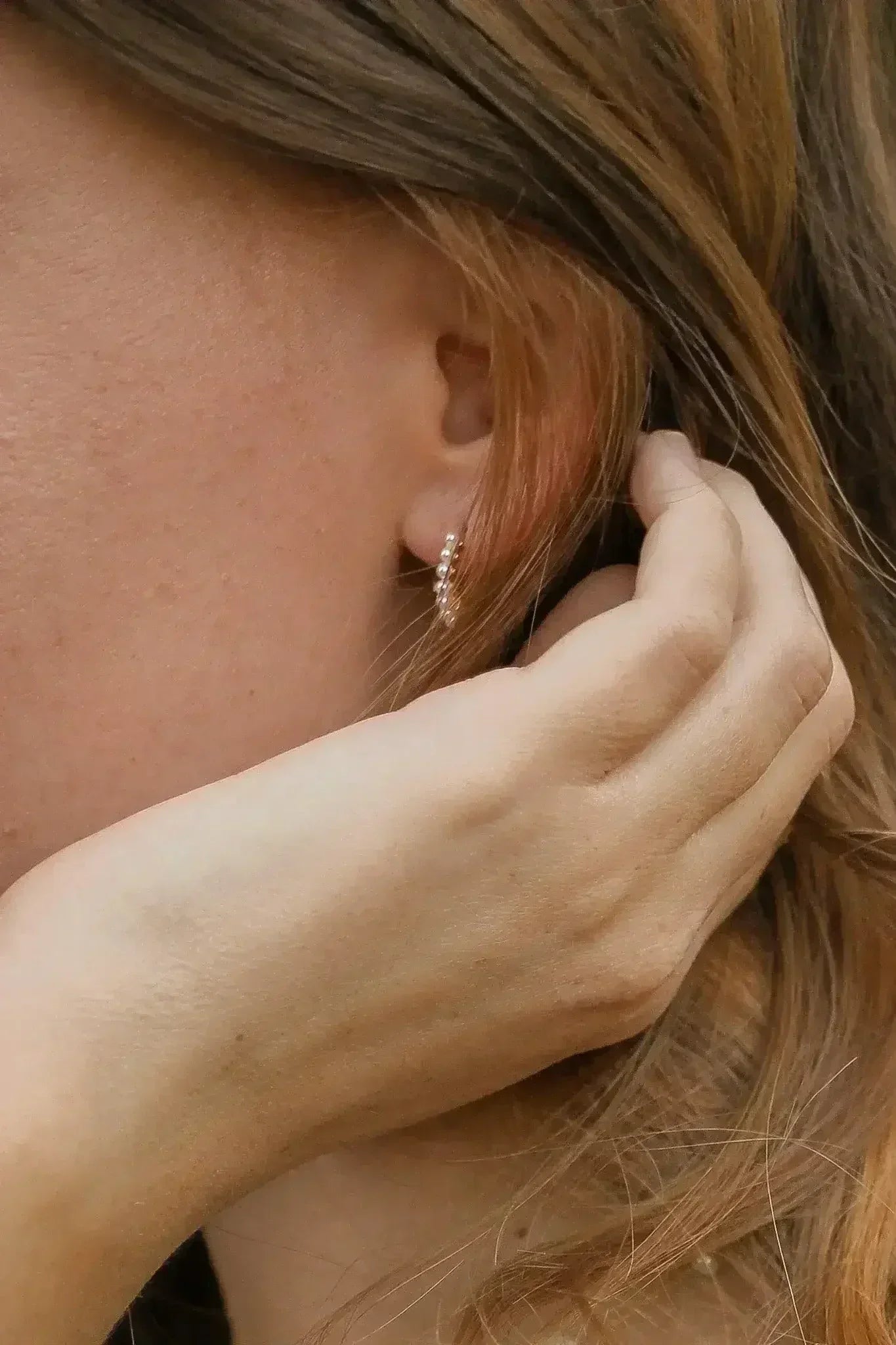 Pearl Huggie Hoop - Femstylo