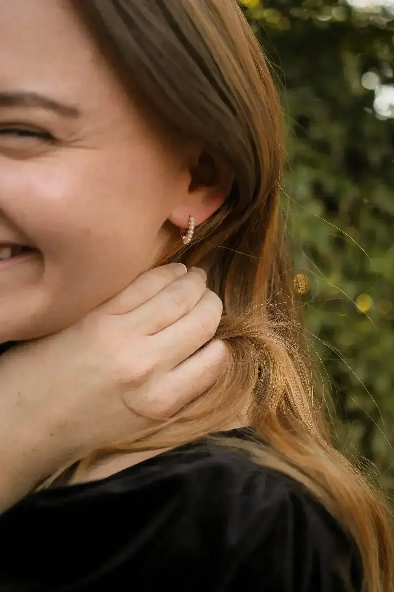 Pearl Huggie Hoop - Femstylo