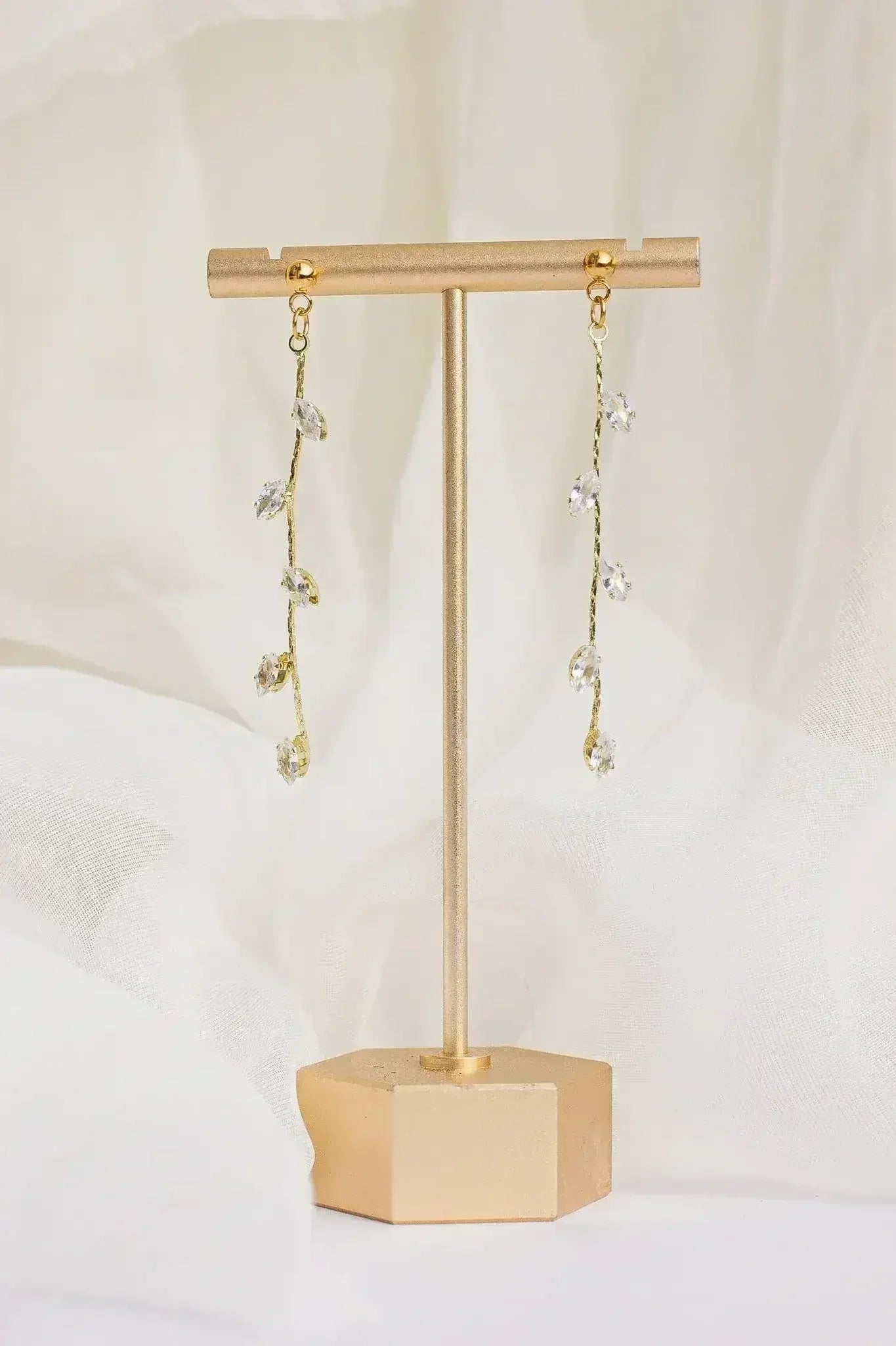 Daphne Dangle - Femstylo