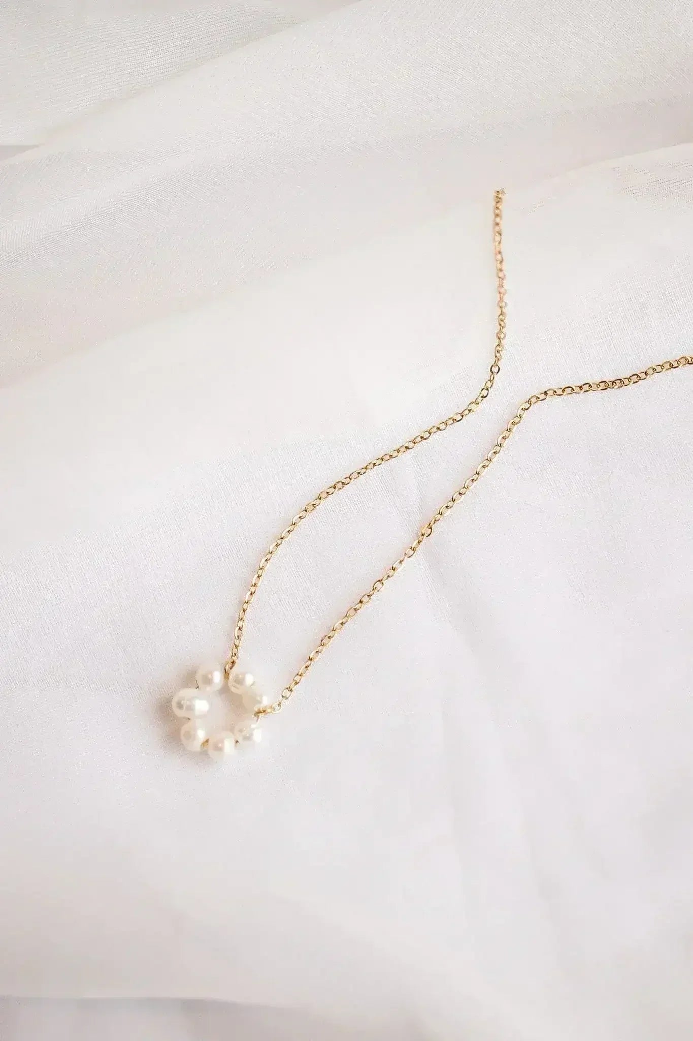 Lucy Necklace in Freshwater Pearl - Femstylo