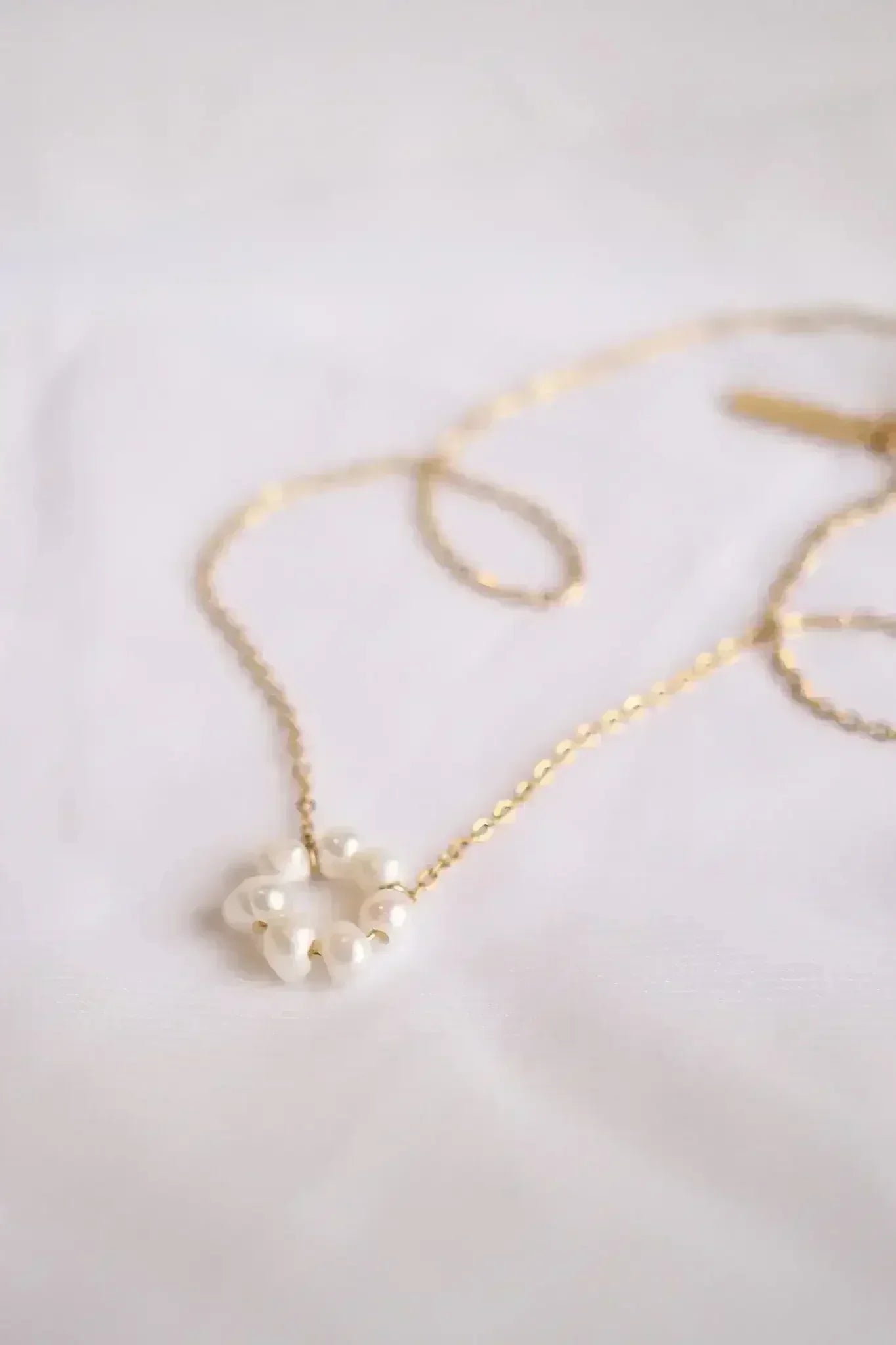 Lucy Necklace in Freshwater Pearl - Femstylo
