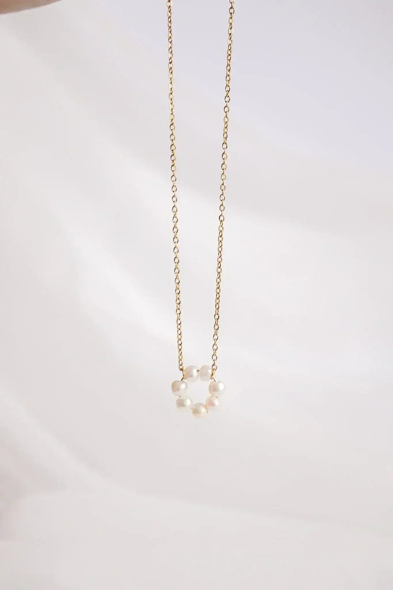 Lucy Necklace in Freshwater Pearl - Femstylo