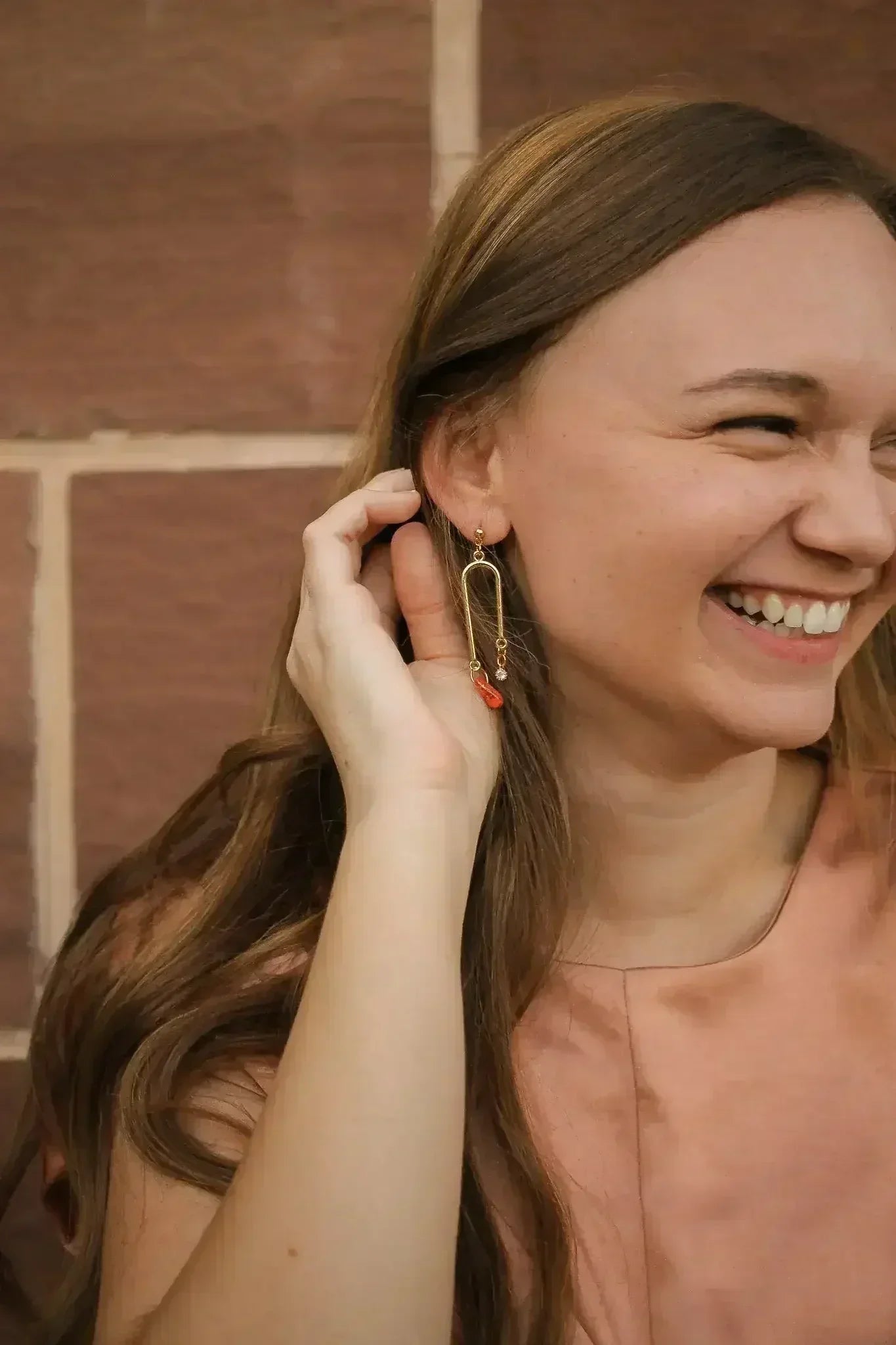 Elyse Dangle in Ruby - Femstylo