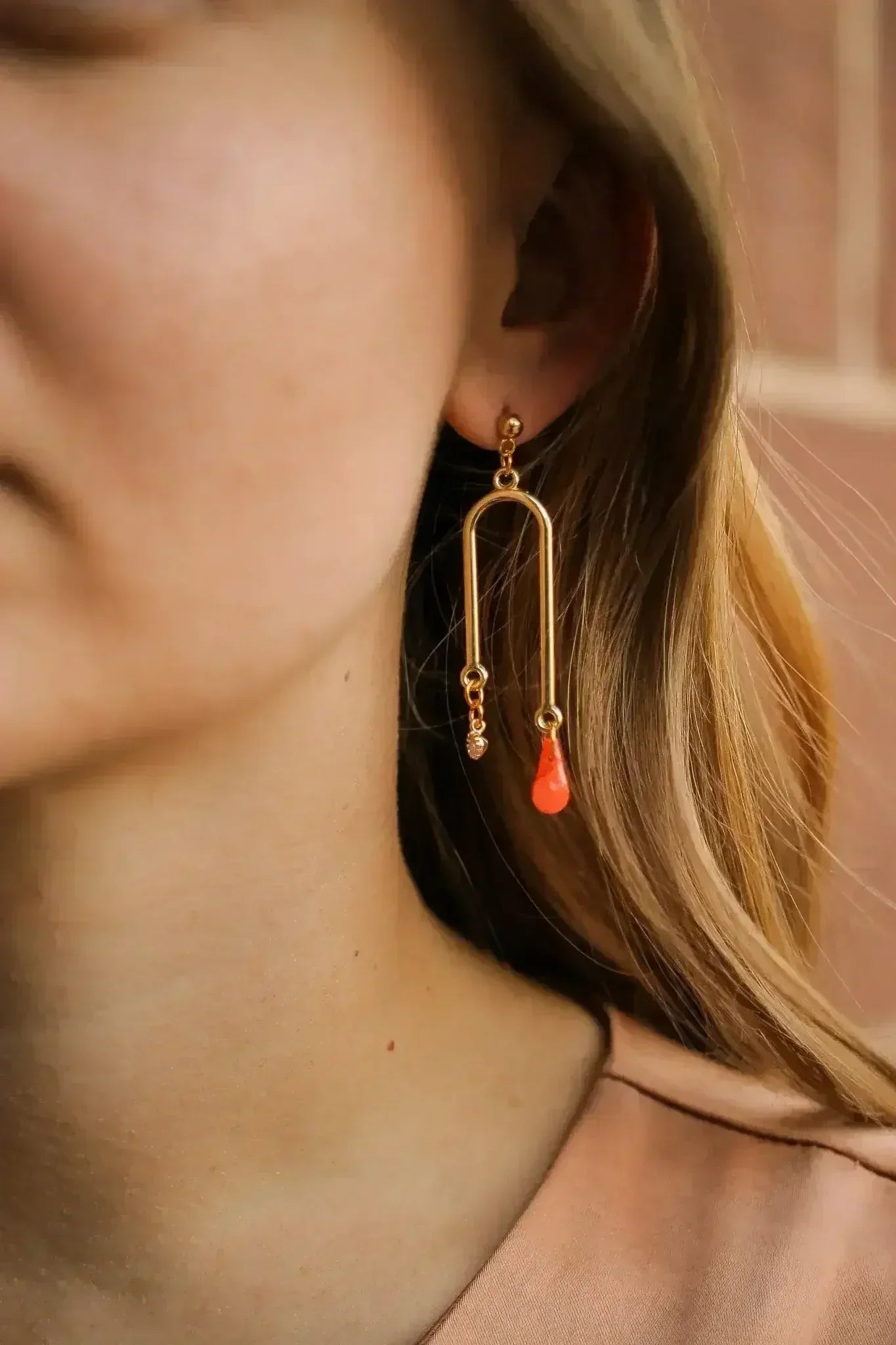 Elyse Dangle in Ruby - Femstylo