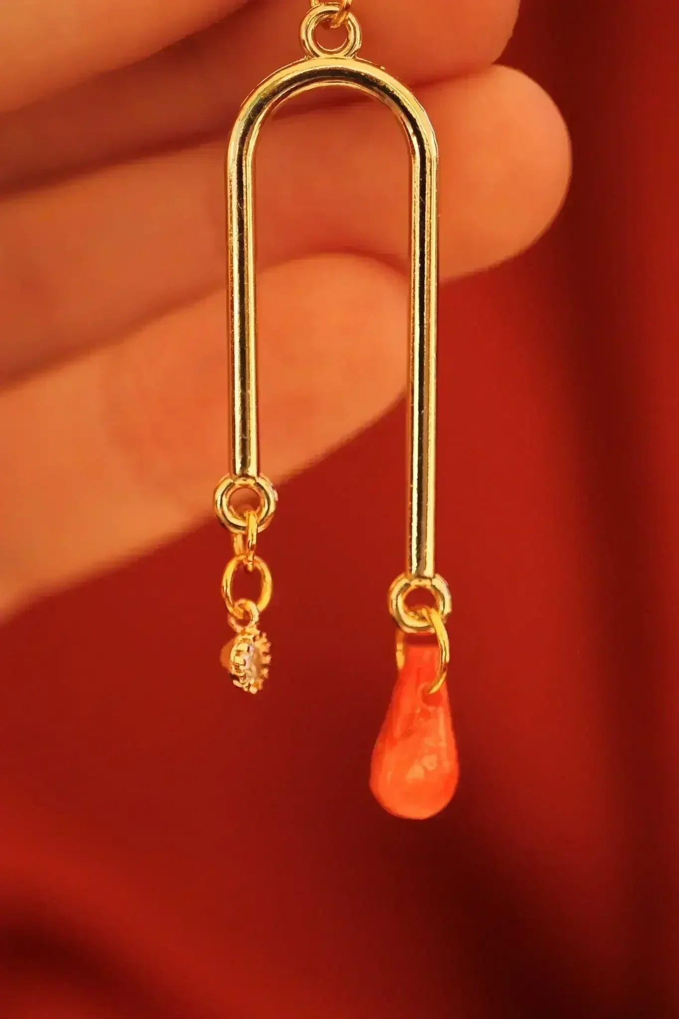 Elyse Dangle in Ruby - Femstylo