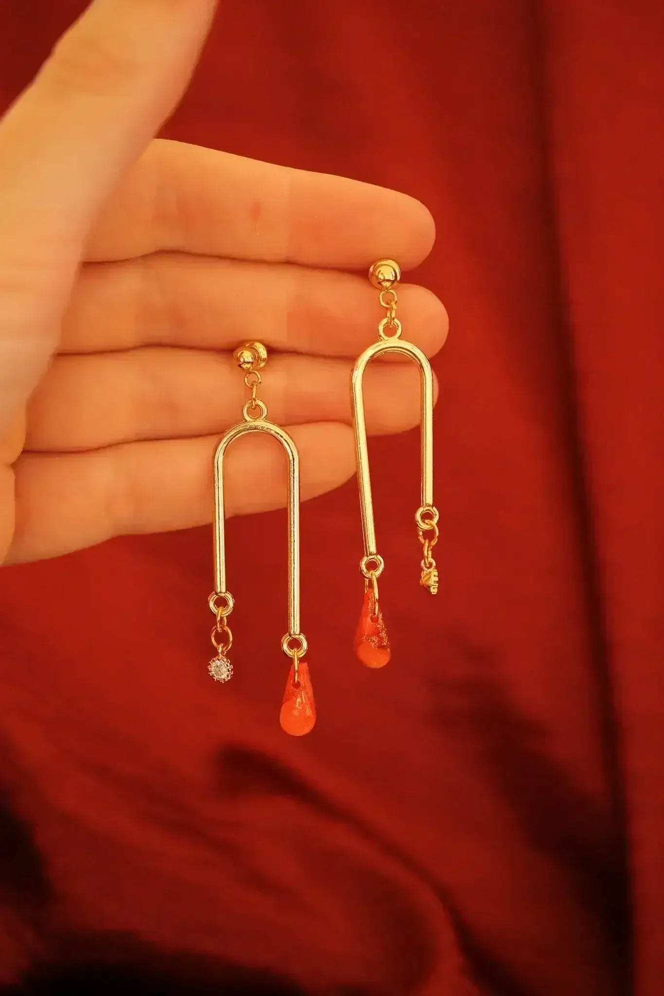 Elyse Dangle in Ruby - Femstylo