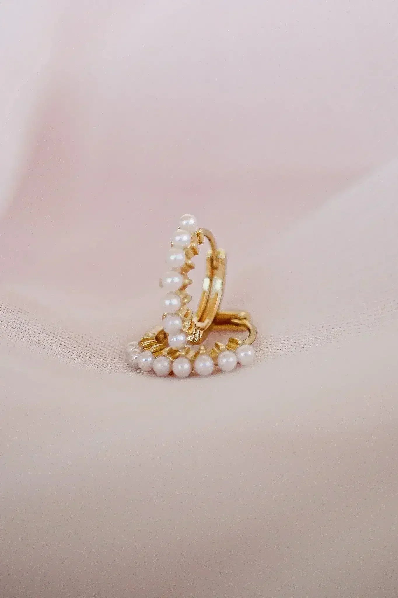 Pearl Huggie Hoop - Femstylo