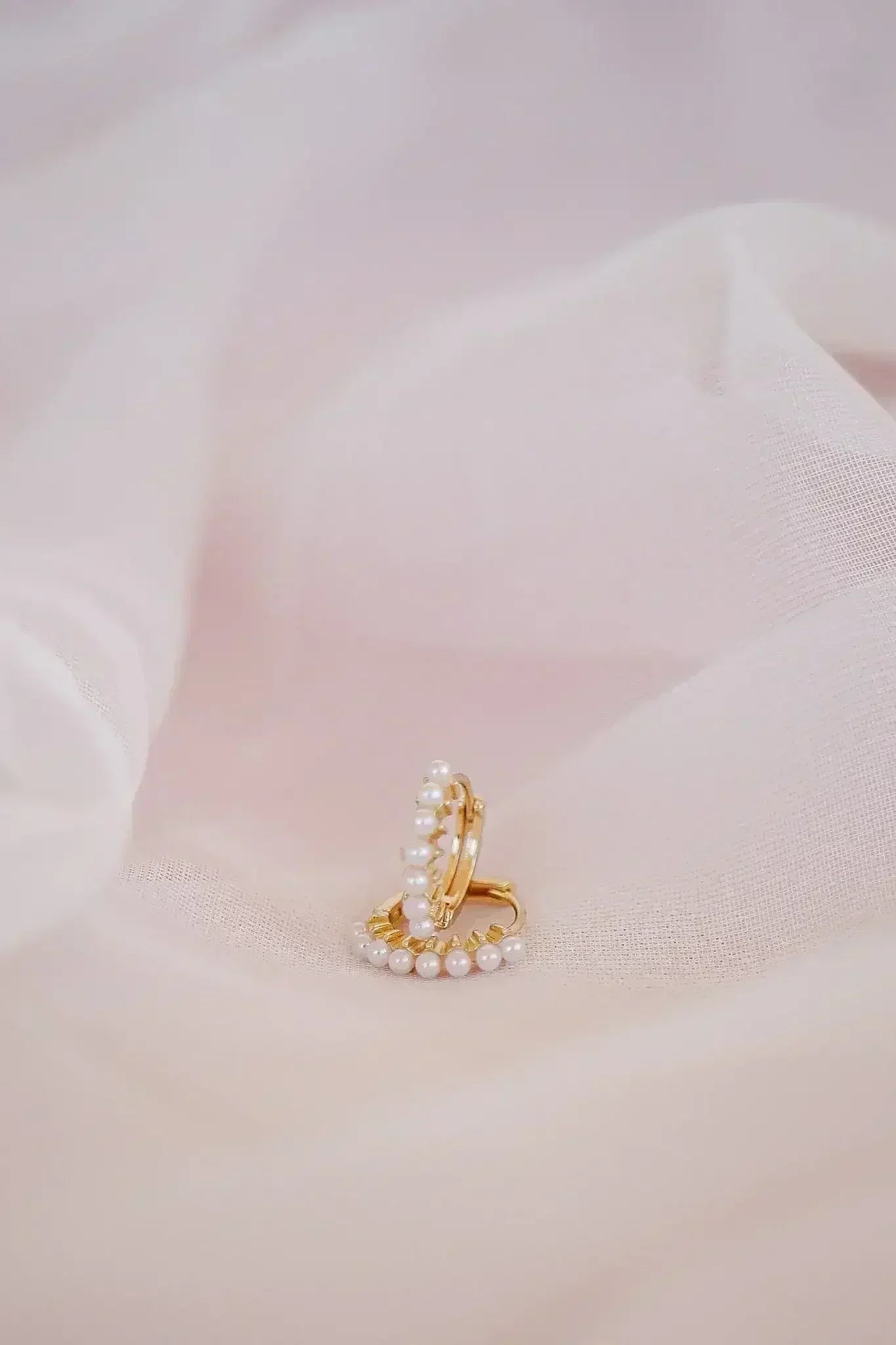 Pearl Huggie Hoop - Femstylo