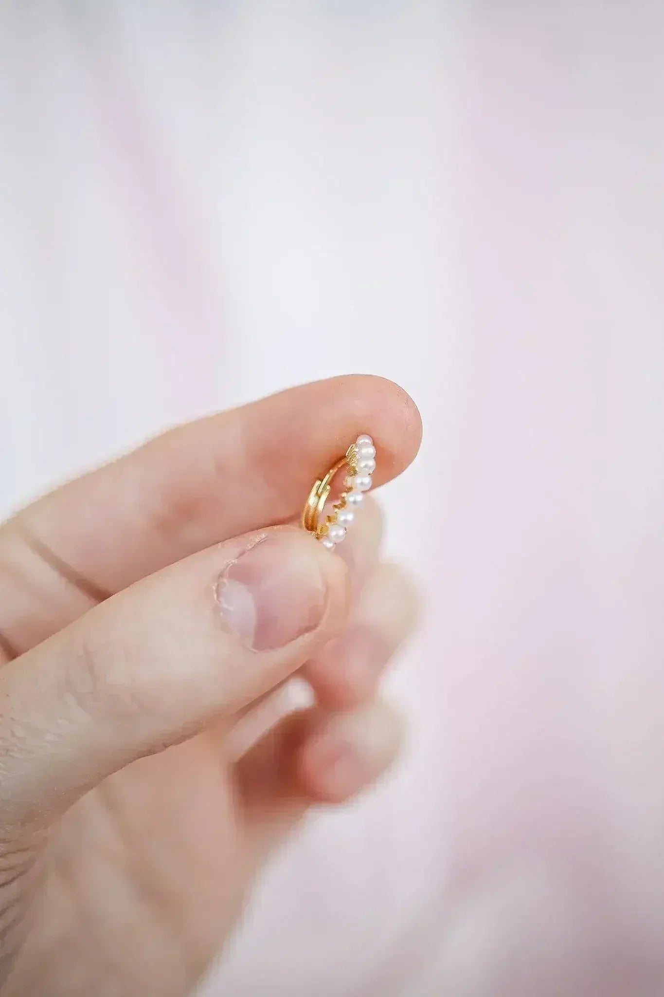 Pearl Huggie Hoop - Femstylo