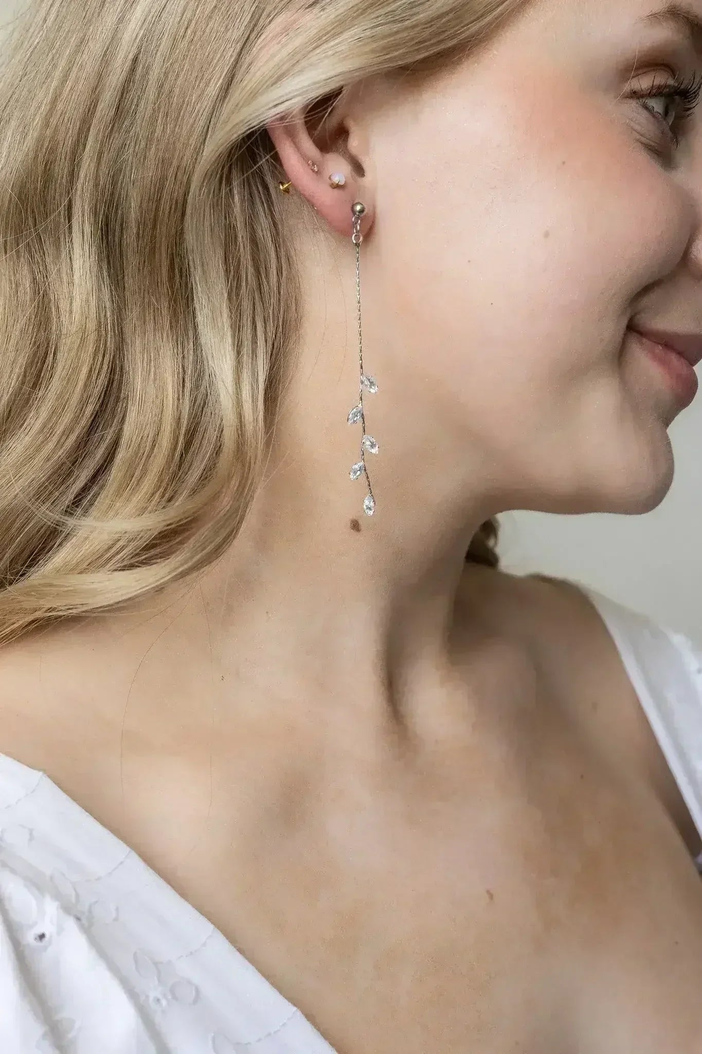 Long Daphne Dangle - Femstylo