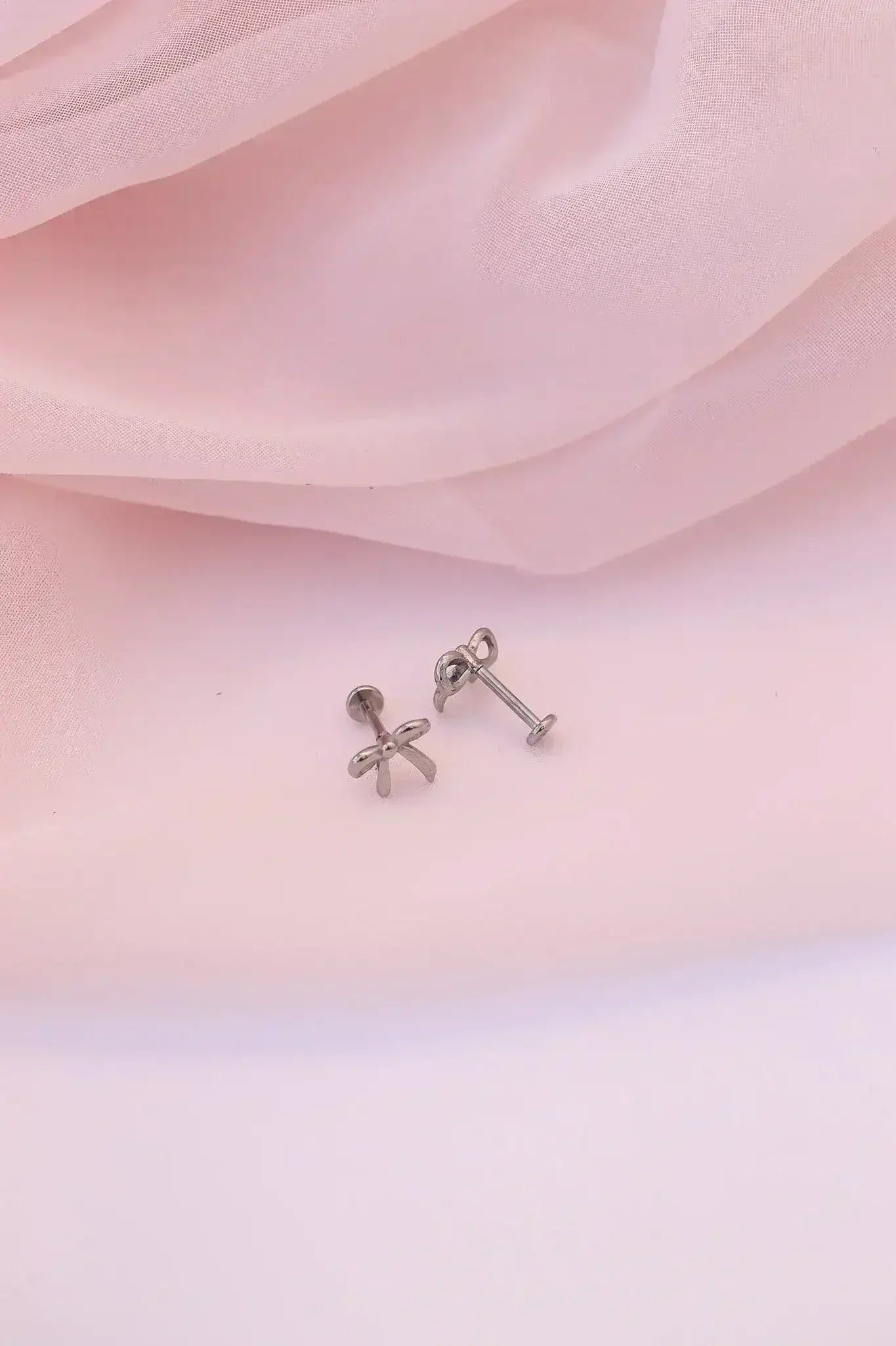 Bow Flat Back Stud - Femstylo