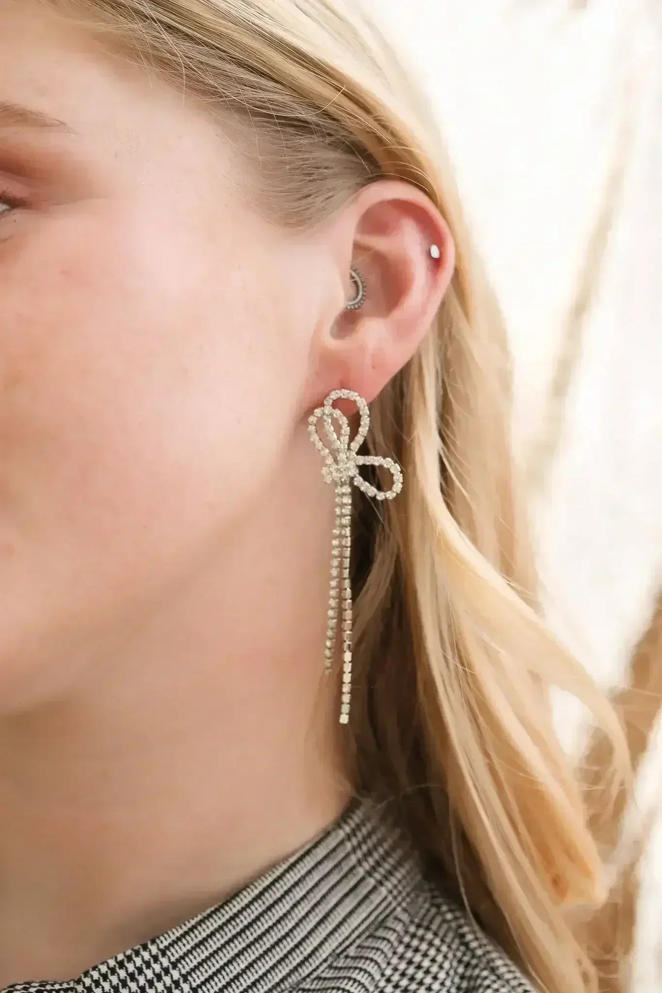 Ava Dangle in Silver Rhinestones - Femstylo