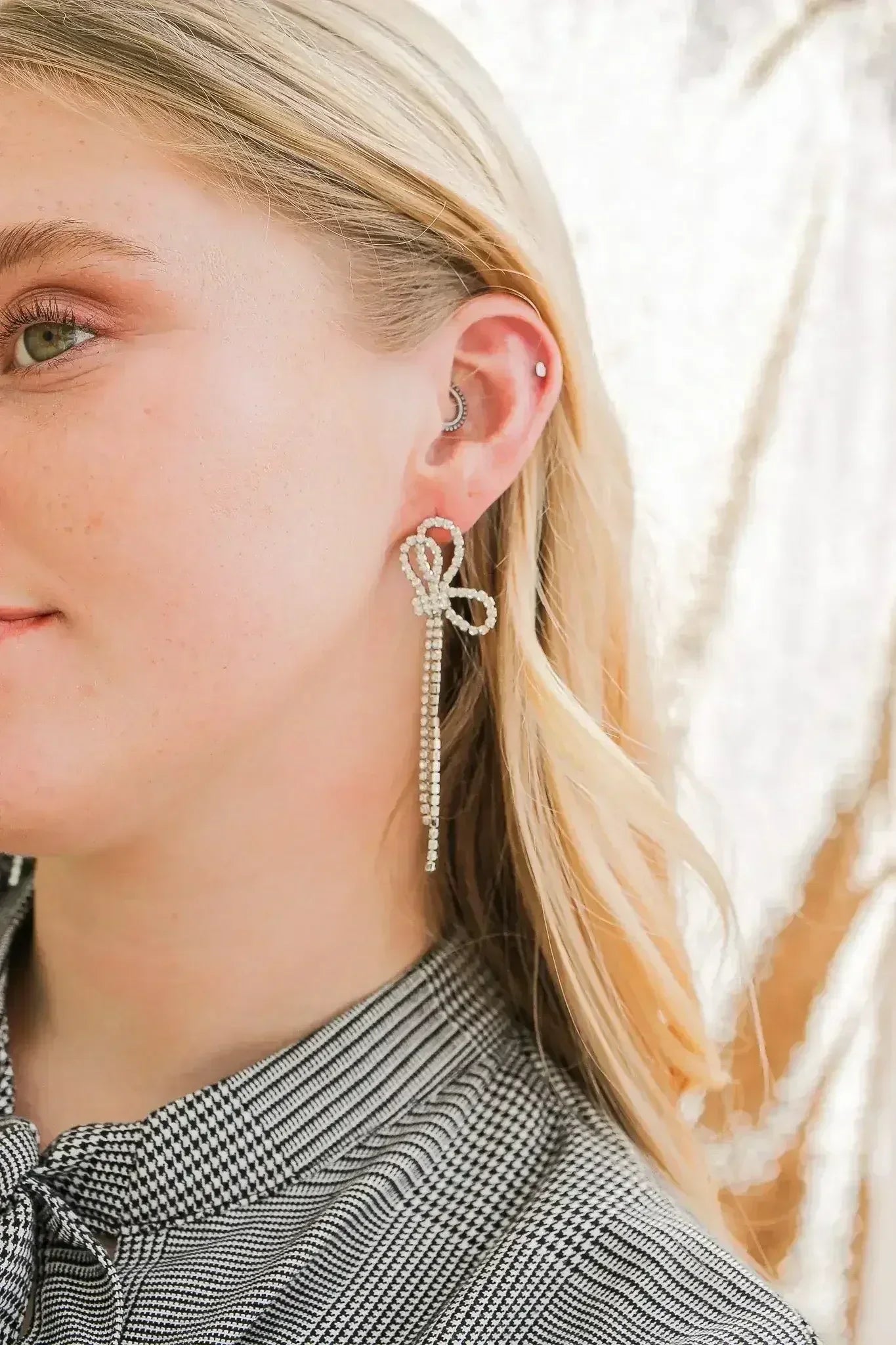 Ava Dangle in Silver Rhinestones - Femstylo