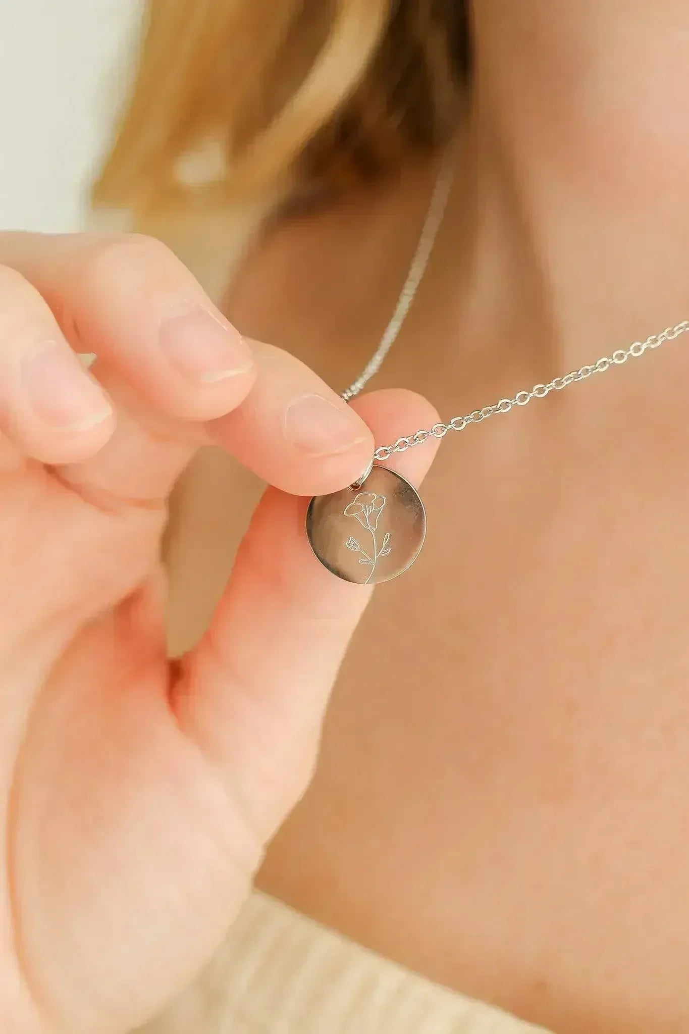 Birth Flower Necklace - Femstylo