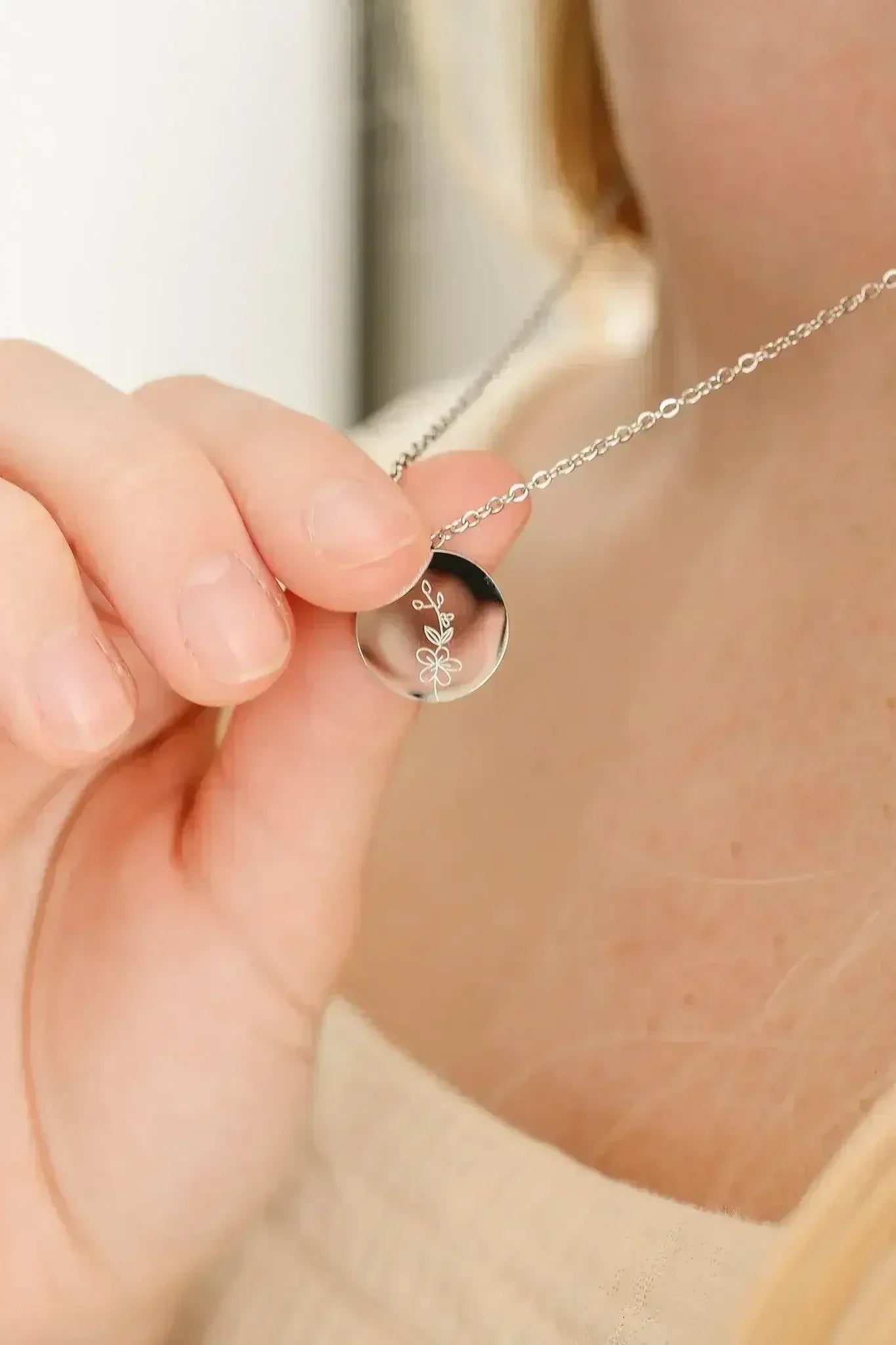 Birth Flower Necklace - Femstylo