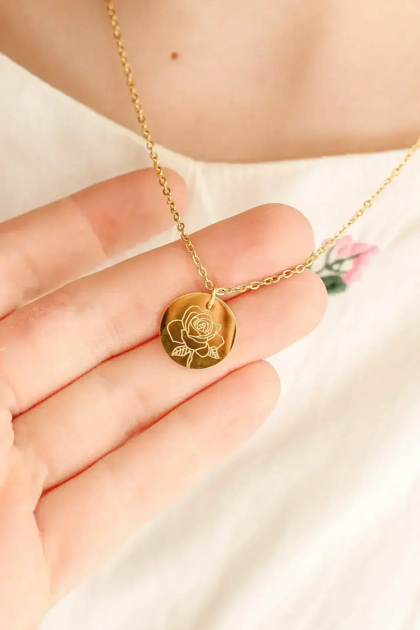 Birth Flower Necklace - Femstylo
