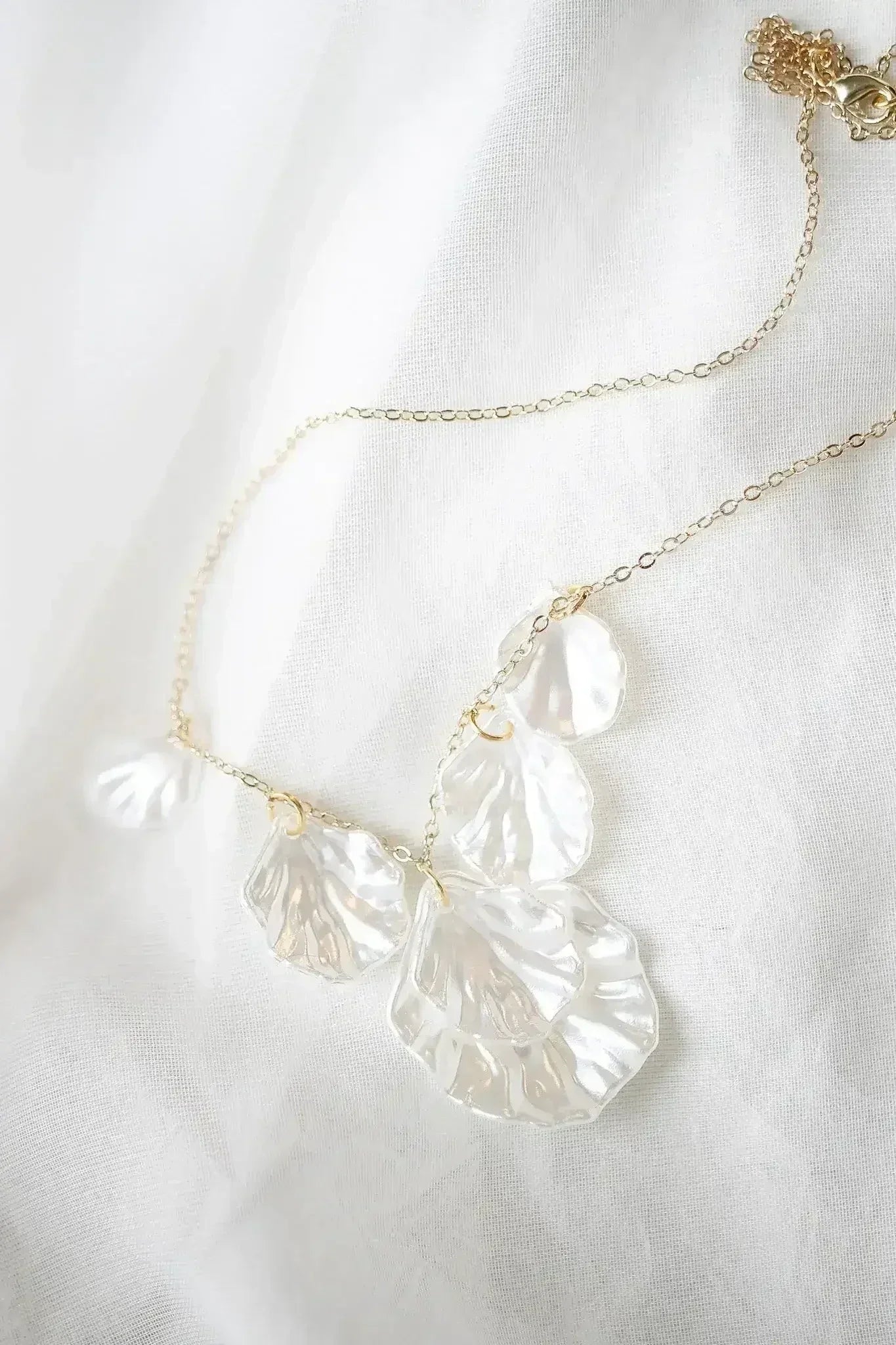 Aquamarine Necklace in Shell - Femstylo