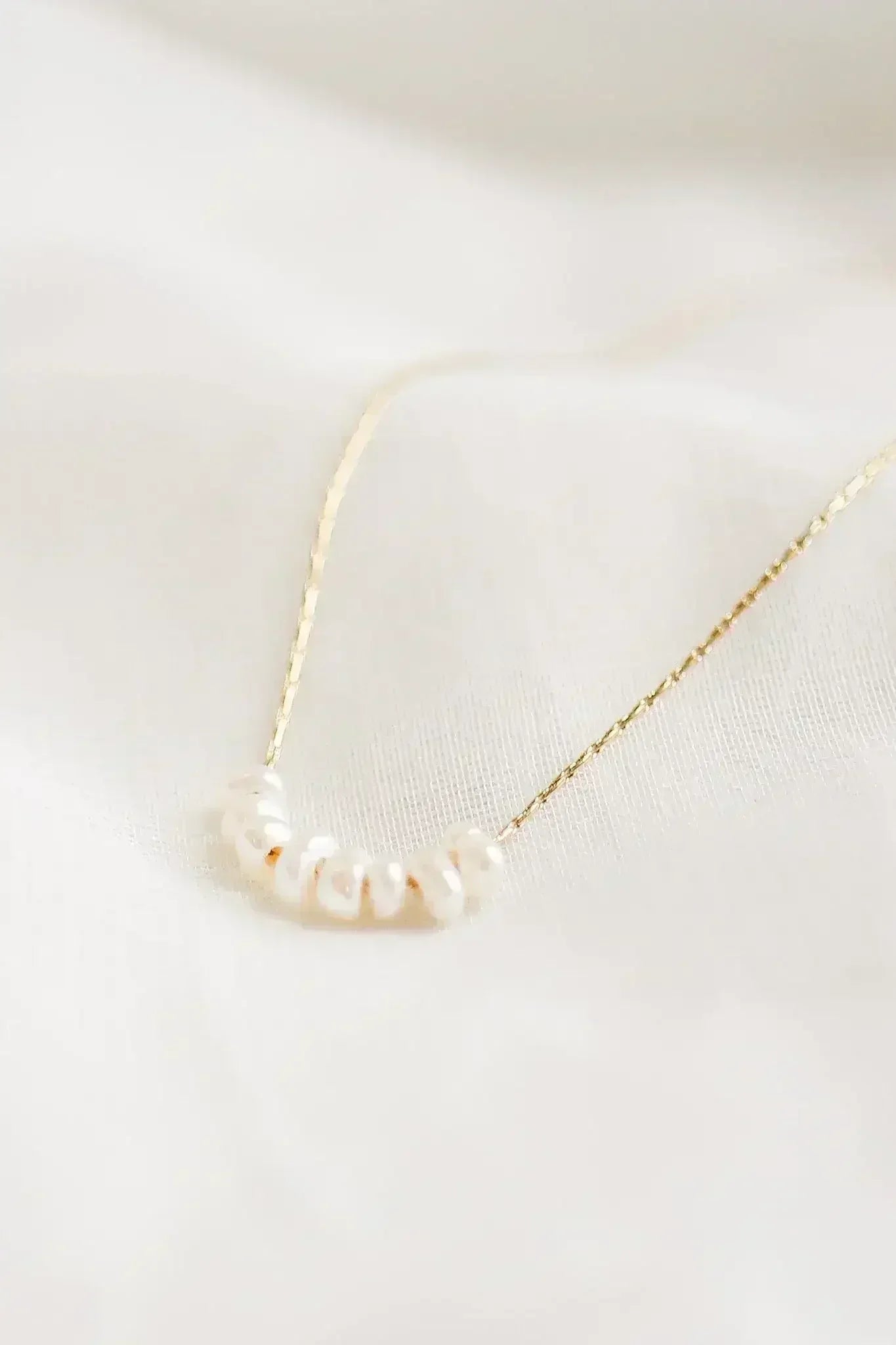 Lorelei Necklace in Dainty Pearl - Femstylo