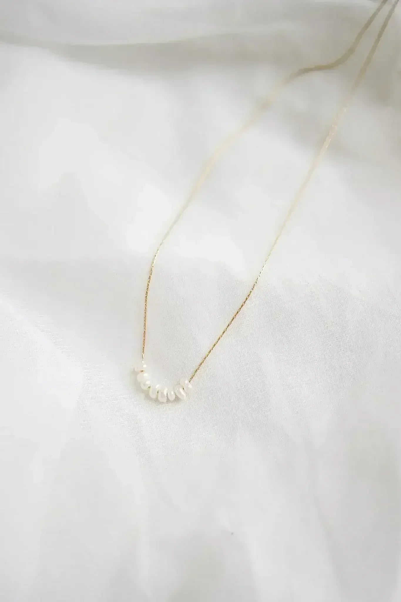 Lorelei Necklace in Dainty Pearl - Femstylo