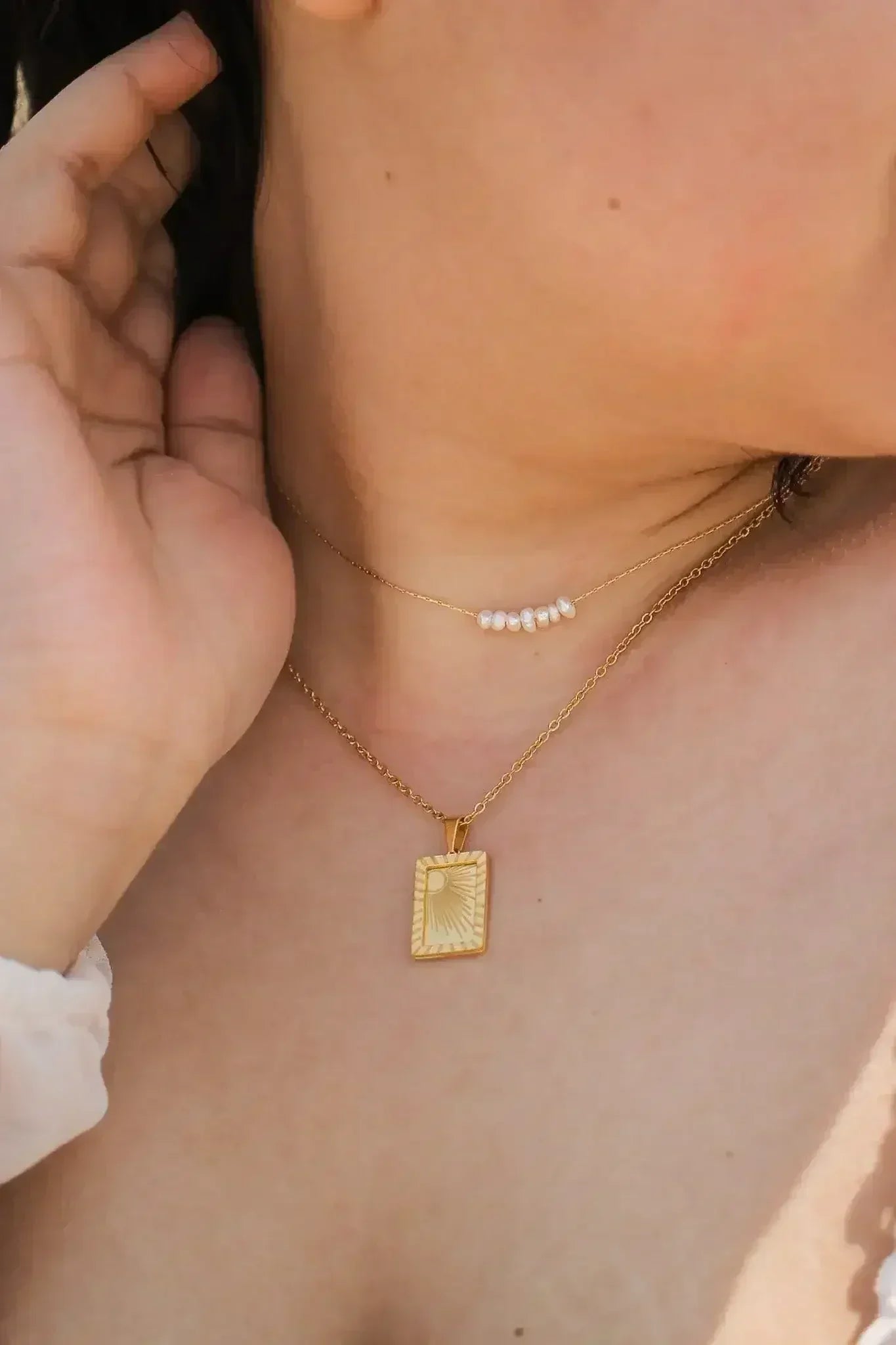 Lorelei Necklace in Dainty Pearl - Femstylo