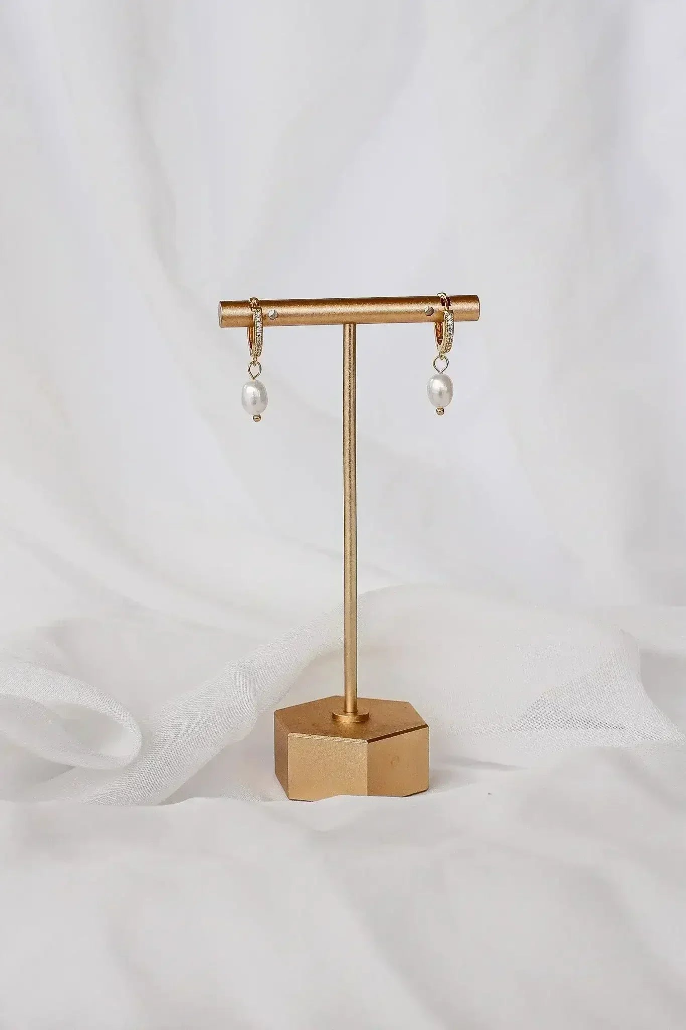 Abbey Pearl Huggie Hoop - Femstylo