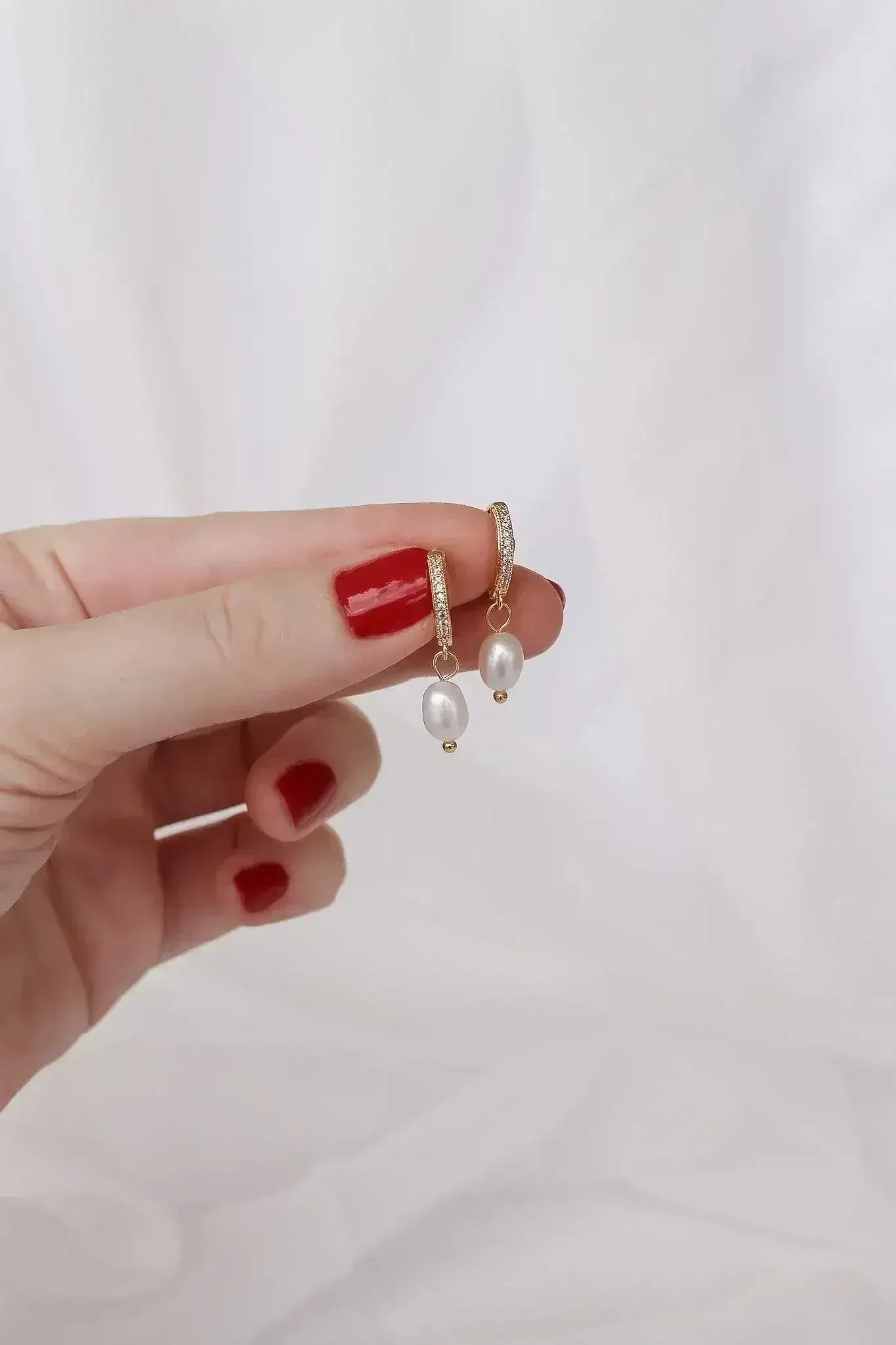 Abbey Pearl Huggie Hoop - Femstylo