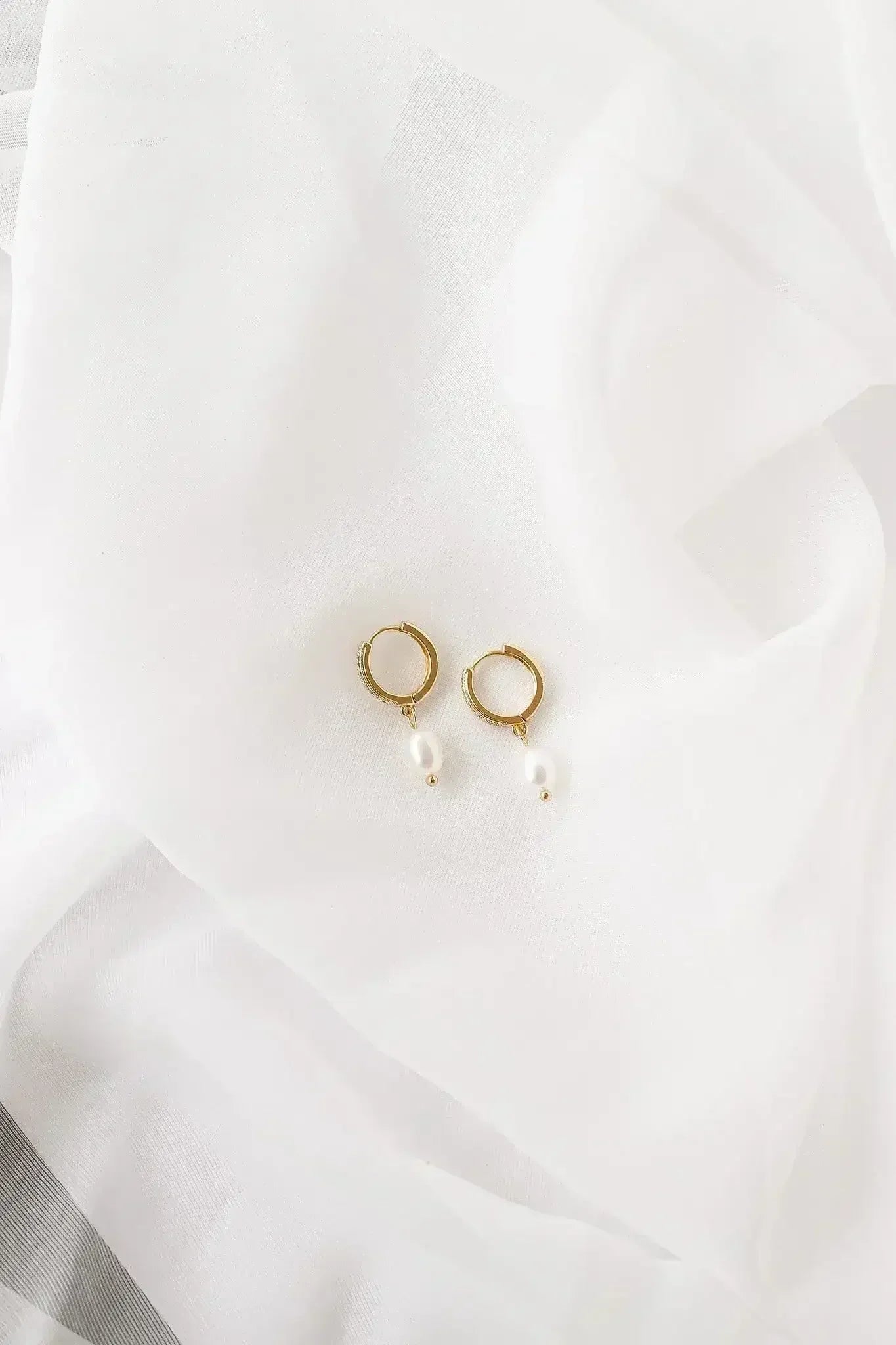 Abbey Pearl Huggie Hoop - Femstylo