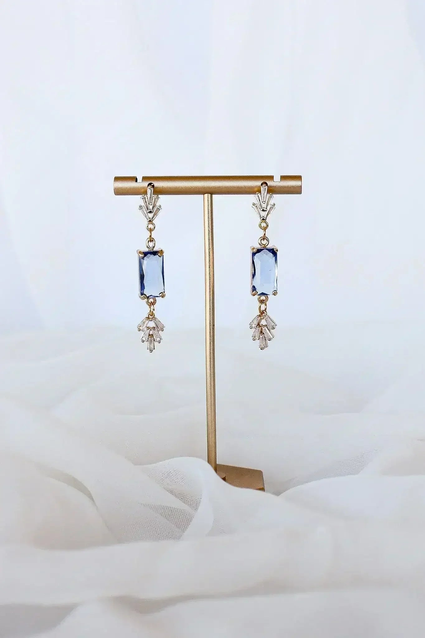 Whitney Dangle - Femstylo