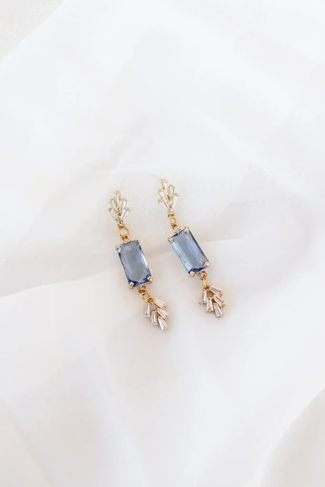 Whitney Dangle - Femstylo