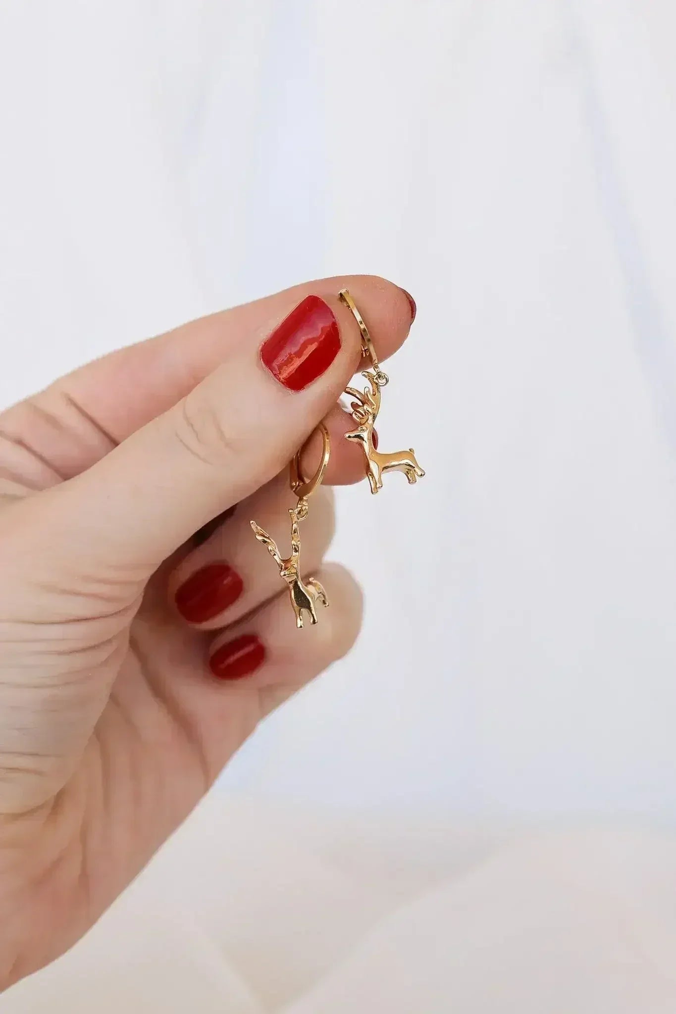 Prancer Huggie Hoop - Femstylo