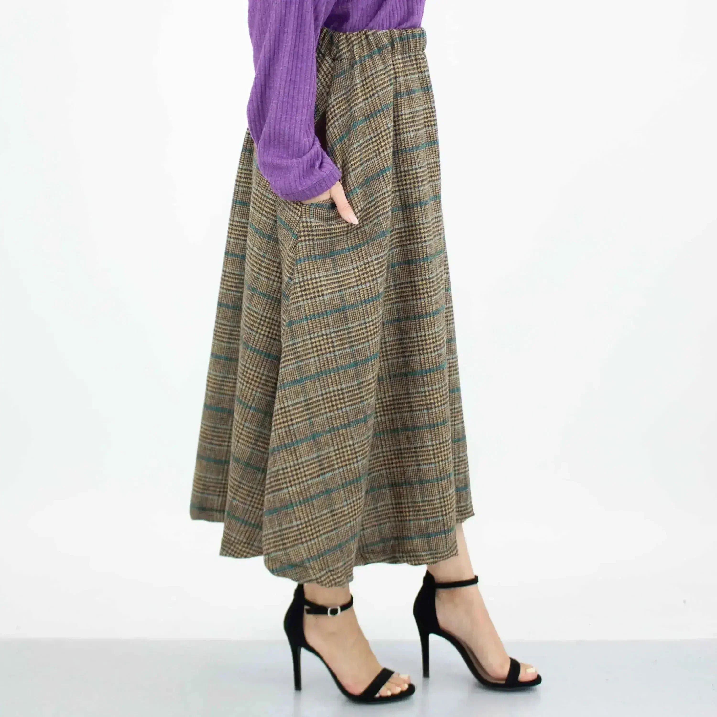 Plaid Flare Midi Skirt with Pockets – Stylish & Comfortable Gray Skirt - Femstylo