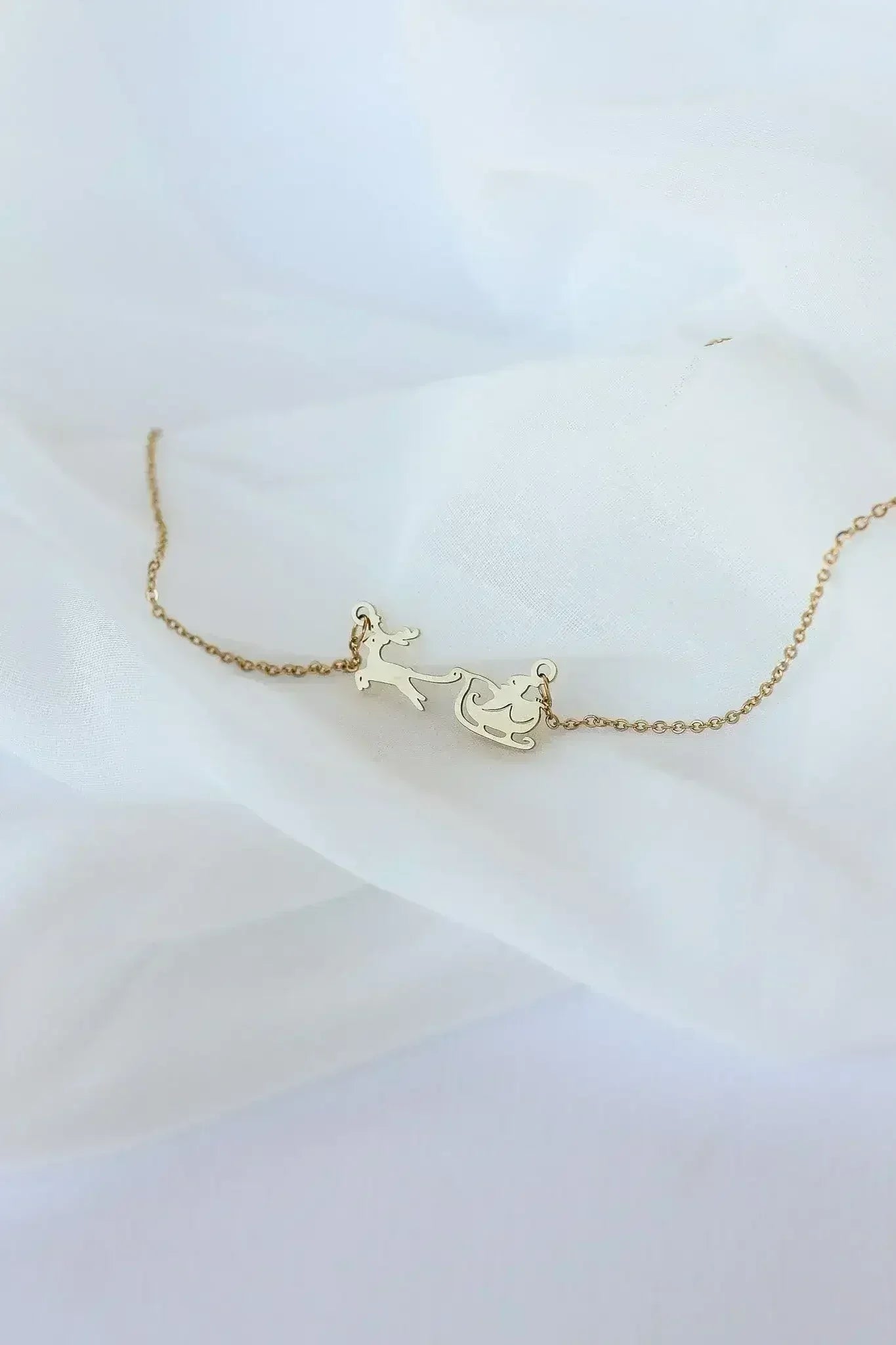 Santa's Sleigh Necklace - Femstylo