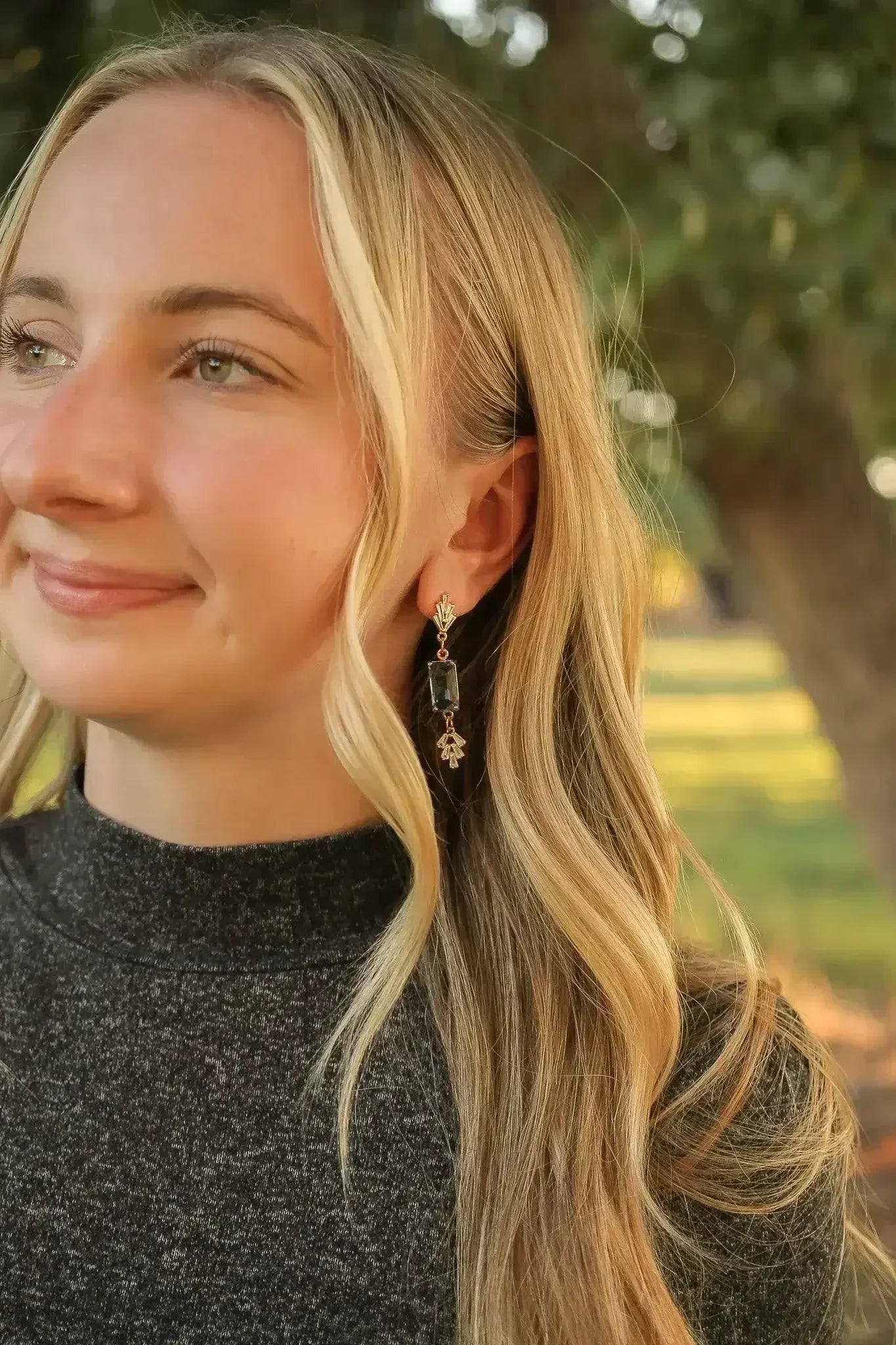 Whitney Dangle - Femstylo