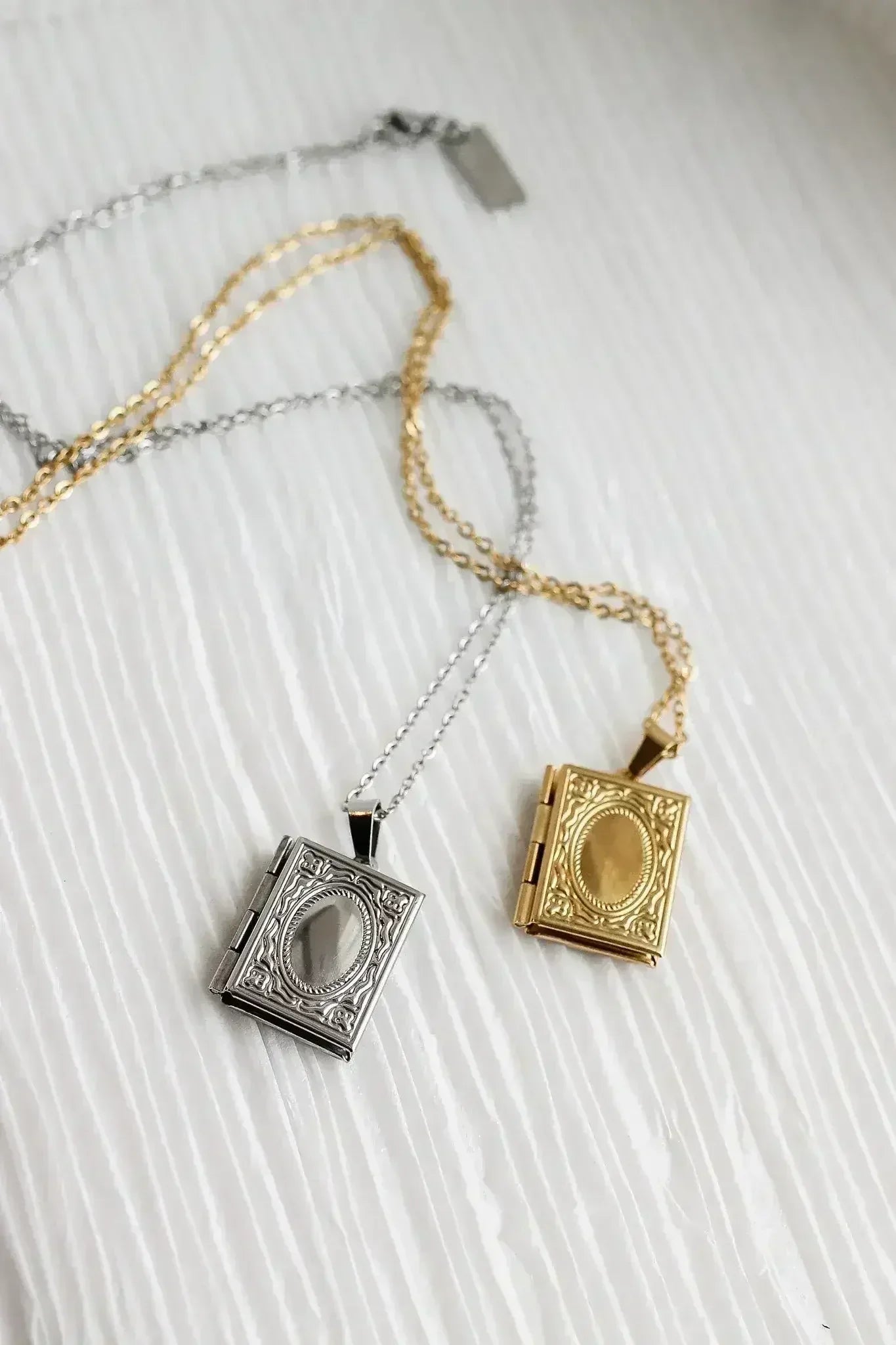 Library Locket - Femstylo