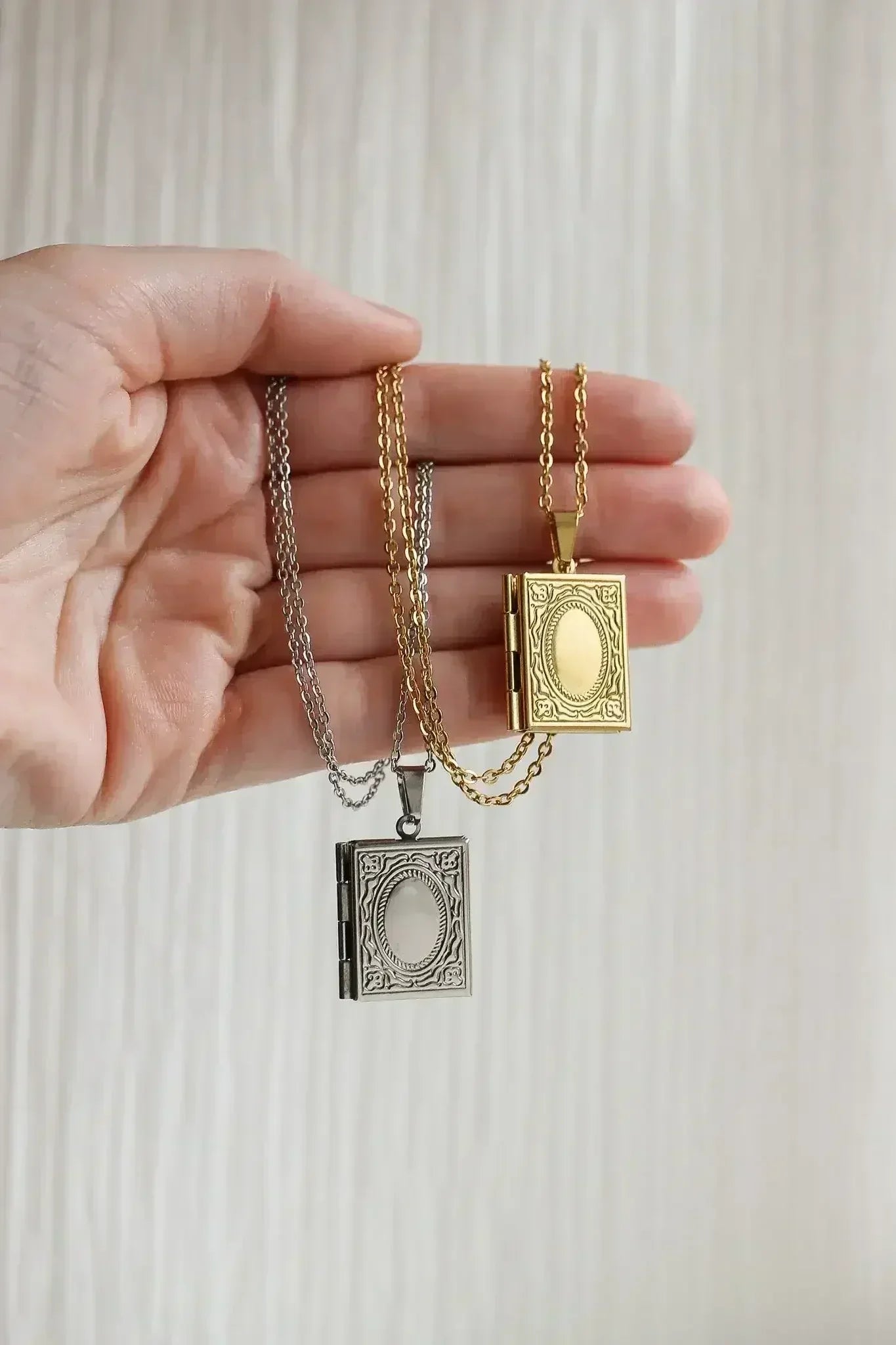 Library Locket - Femstylo