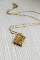 Library Locket - Femstylo