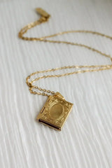 Library Locket - Femstylo